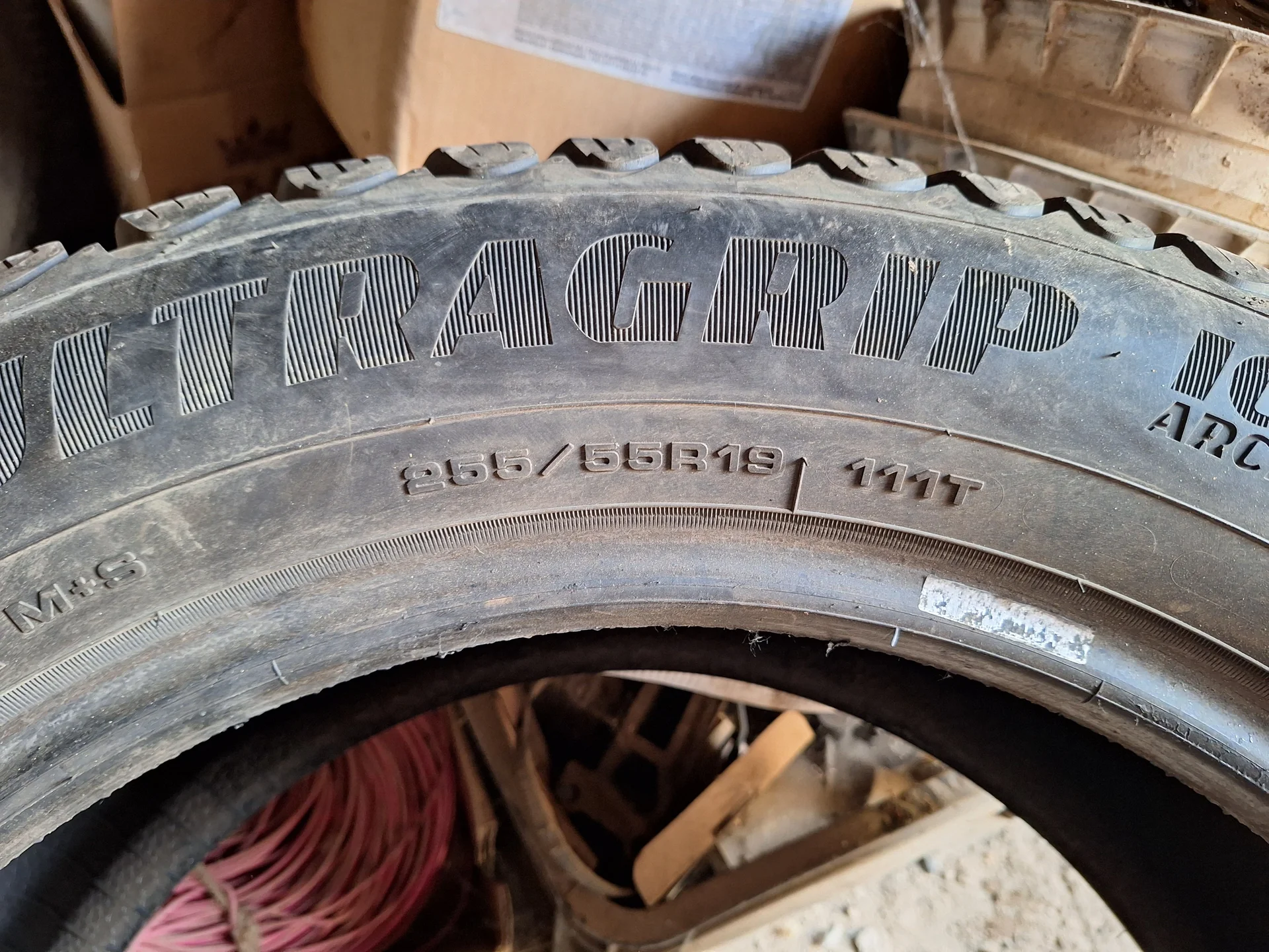 Шины зимние шипованные Goody Year 255/55r19 - миниатюра 3