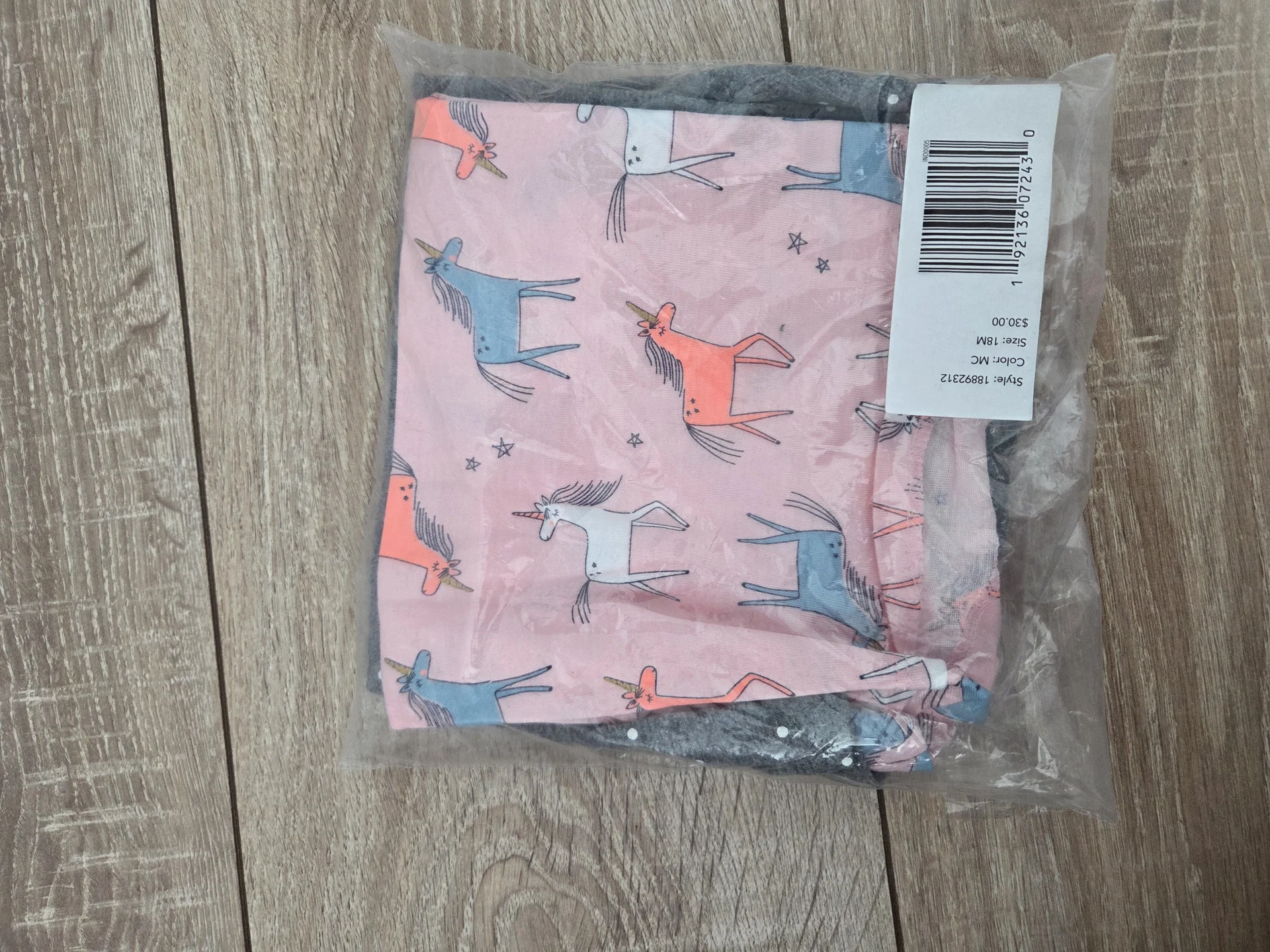 Футболки на девочку Carter's - изображение 1