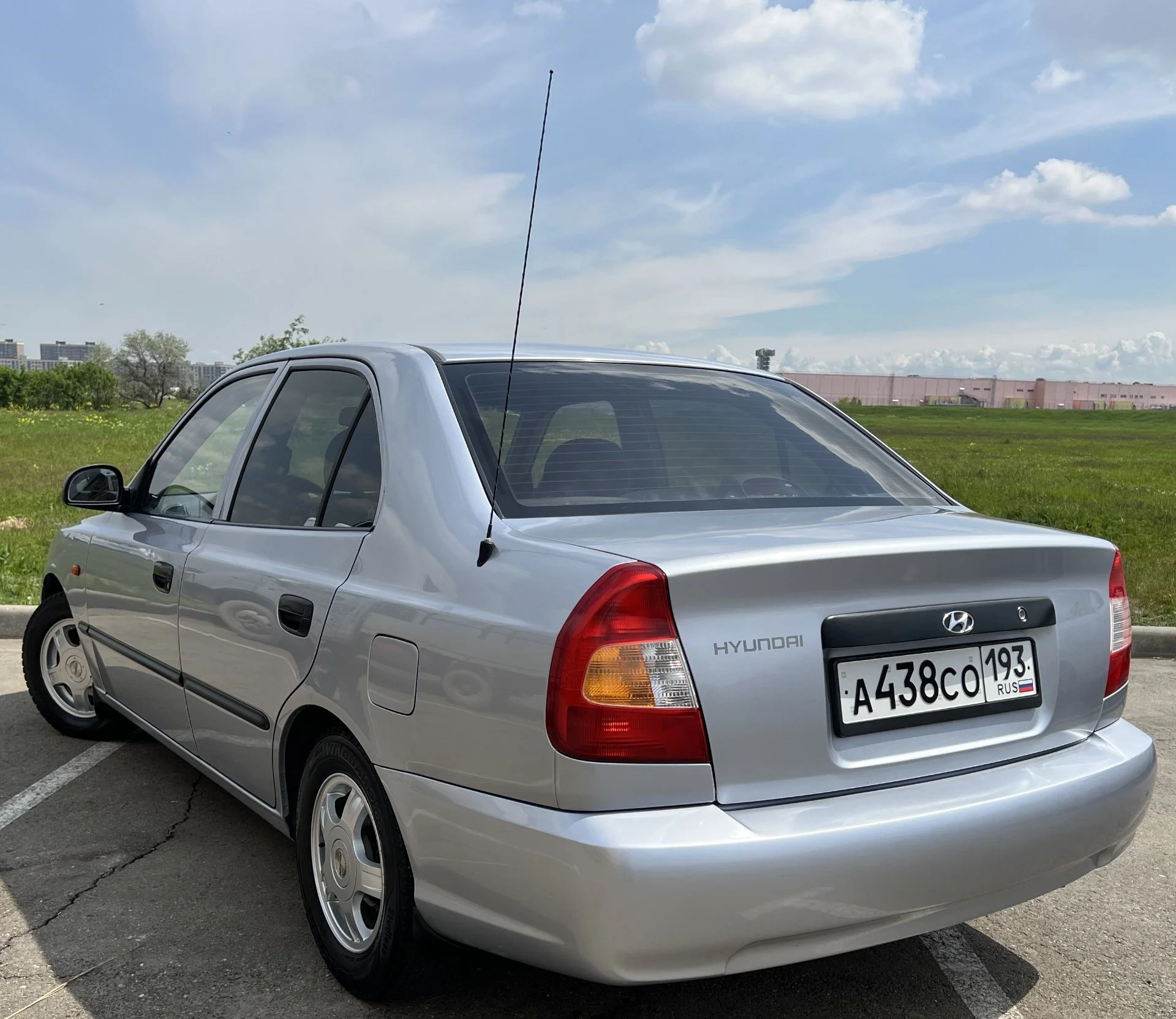 Hyundai Accent 1.5 MT - миниатюра 9