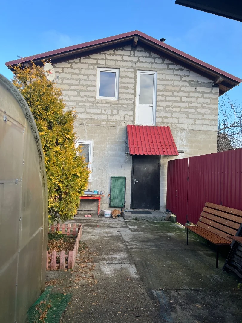 Продам дом в Калининграде( есть прописка)Возможен обмен на комнату в Санкт Петербурге ( с доплатой)