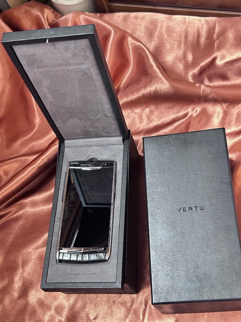 VERTU Signature Touch new 2016 - миниатюра 3