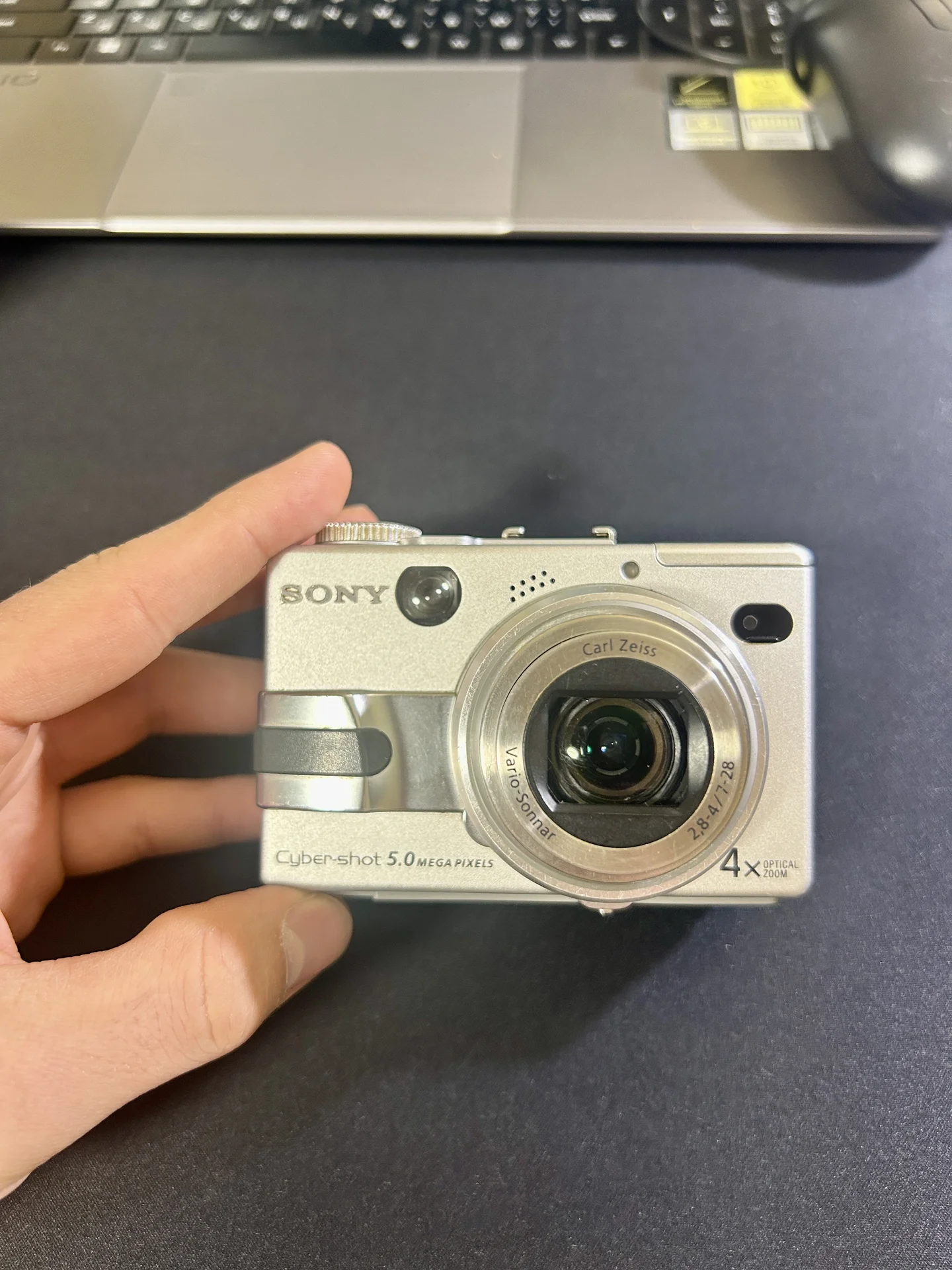 Sony Cyber-Shot DSC-V1 - миниатюра 2
