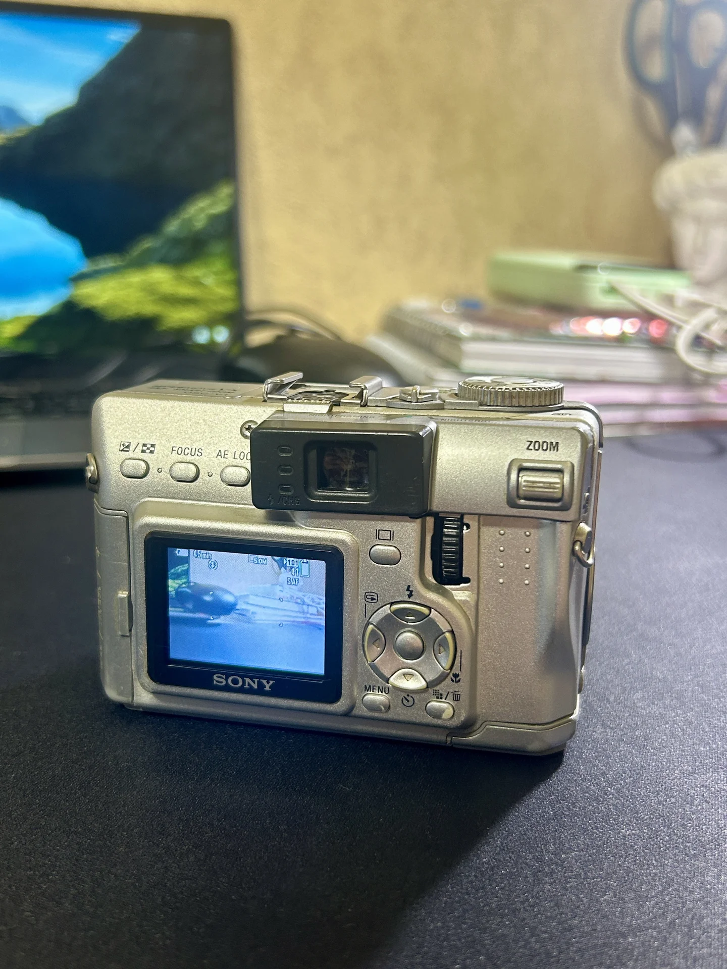 Sony Cyber-Shot DSC-V1 - миниатюра 3