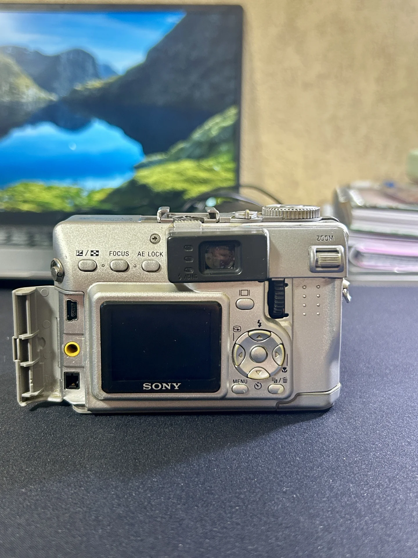 Sony Cyber-Shot DSC-V1 - миниатюра 5