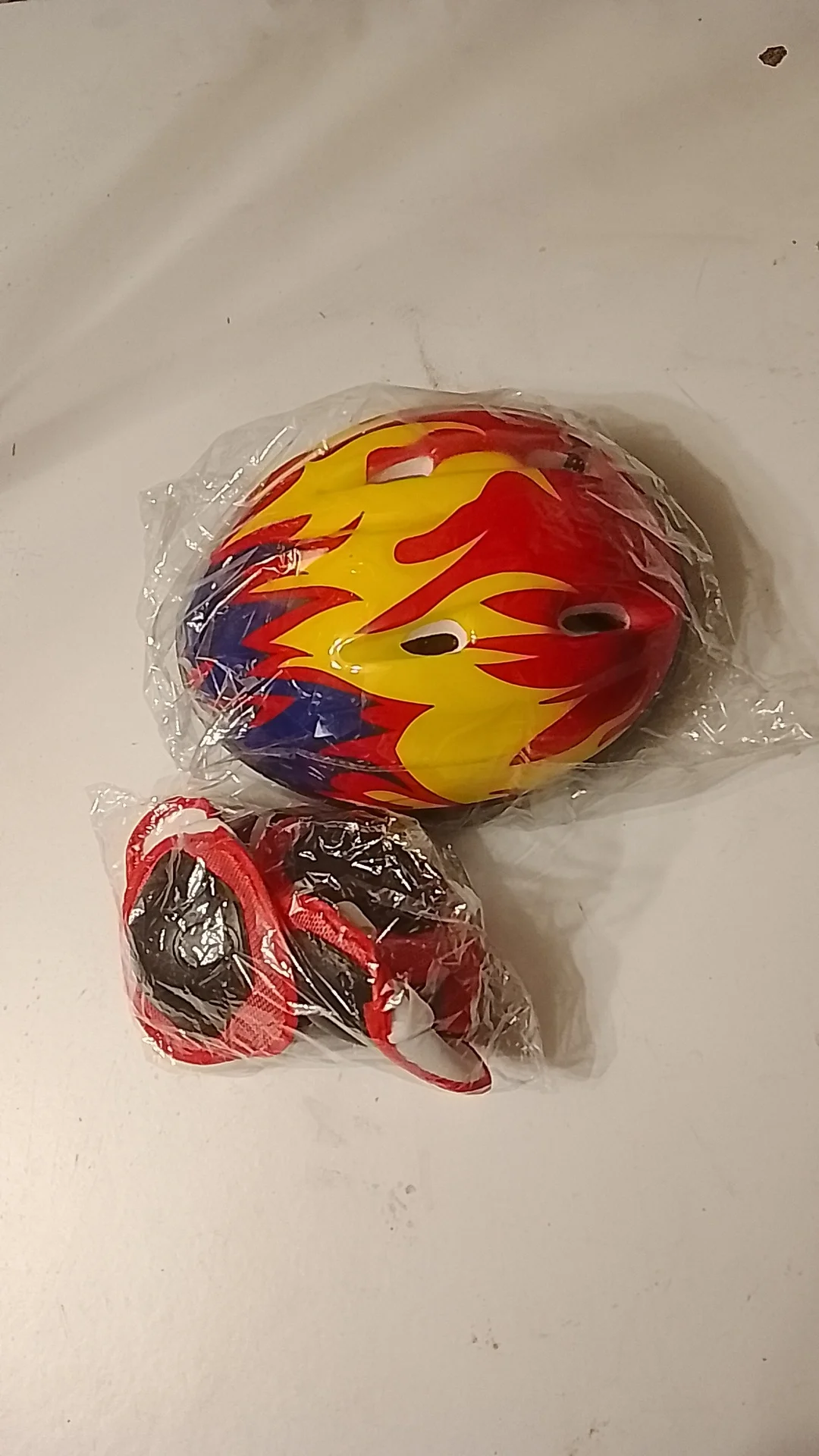 Шлем детский. Защита колени, локти - изображение 1