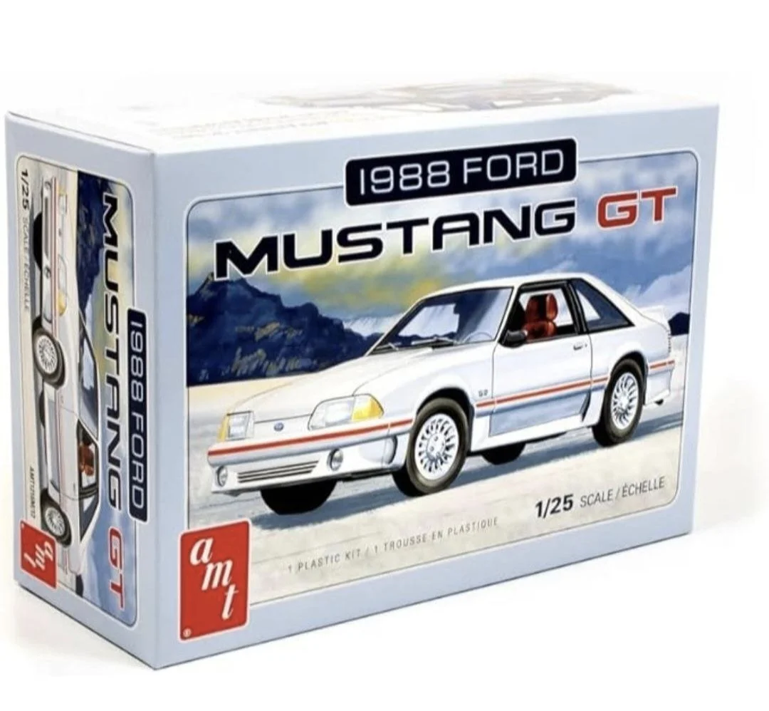 Сборная модель автомобиля Ford Mustang GT 1988 - изображение 1