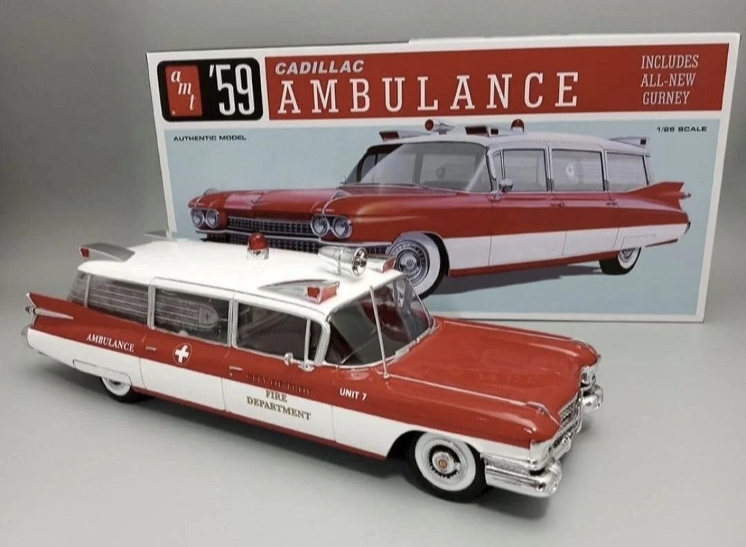 Сборная модель автомобиля '59 Cadillac Ambulance - изображение 1