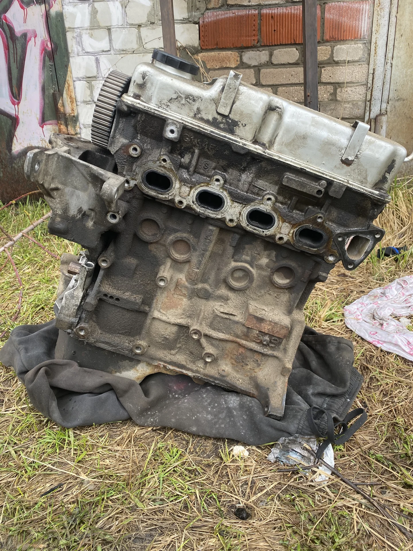 Двигатель на Mitsubishi lancer 9 1.6 4g18 - изображение 1