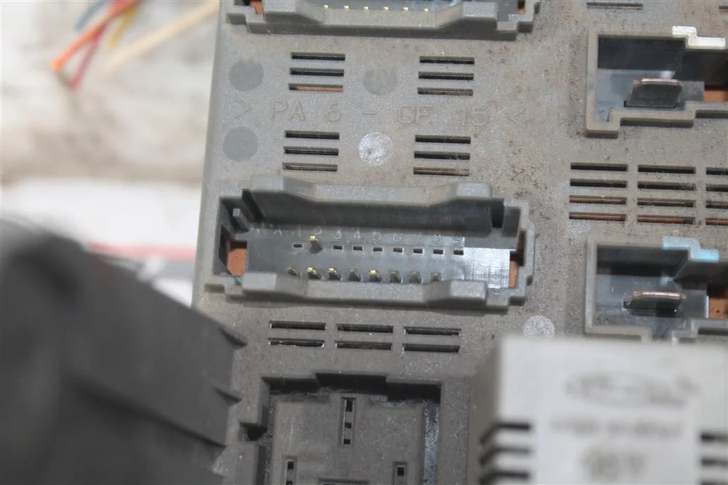 Блок предохранителей Рено Лагуна - миниатюра 6