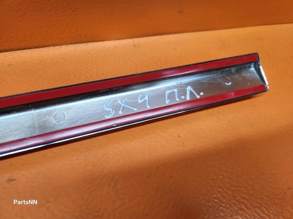 Молдинг двери передней левой Сузуки SX 4 - миниатюра 3