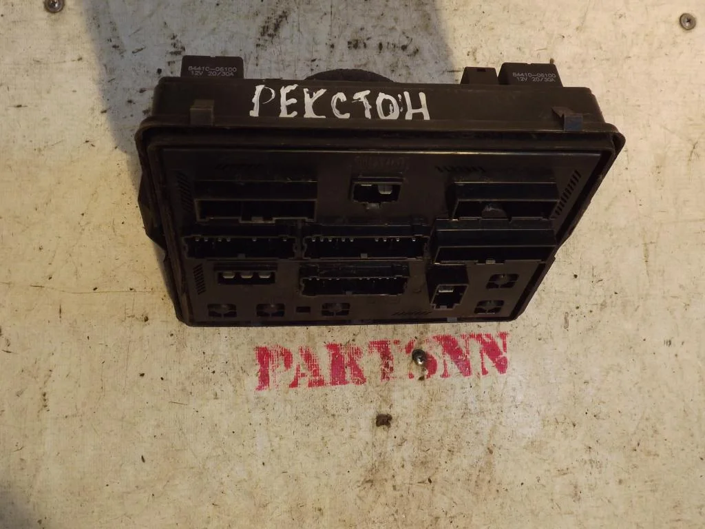 Блок предохранителей Санг Йонг Рекстон - изображение 1