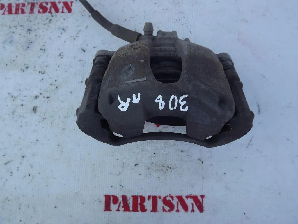 Суппорт передний правый Пежо 308 - изображение 1