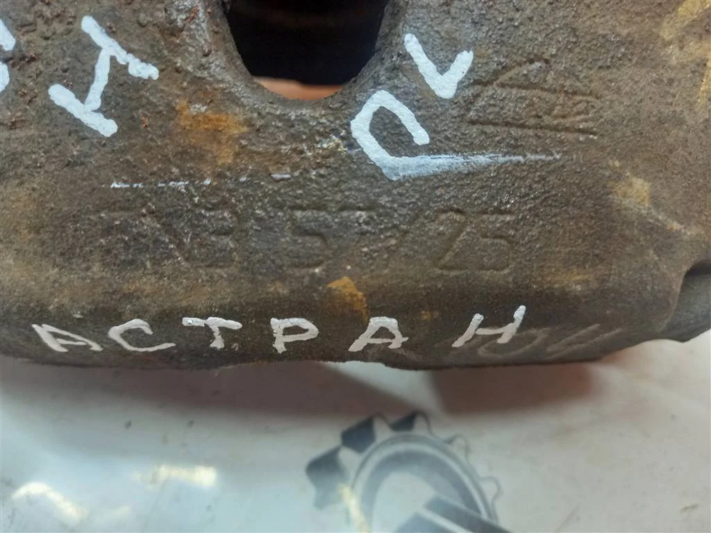Суппорт передний левый Опель Астра Н - миниатюра 3