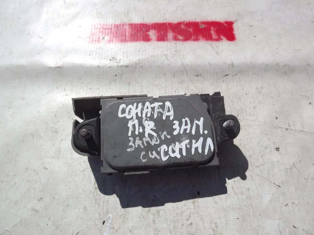 Замок двери передней правой Хендай Соната EF - изображение 1
