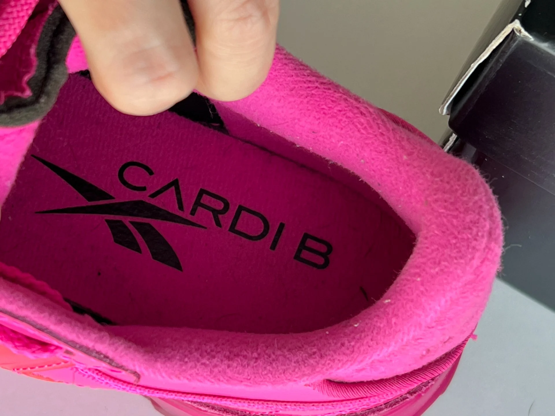 Кеды reebok оригинал 37 (коллаборация с Cardi B) - миниатюра 3