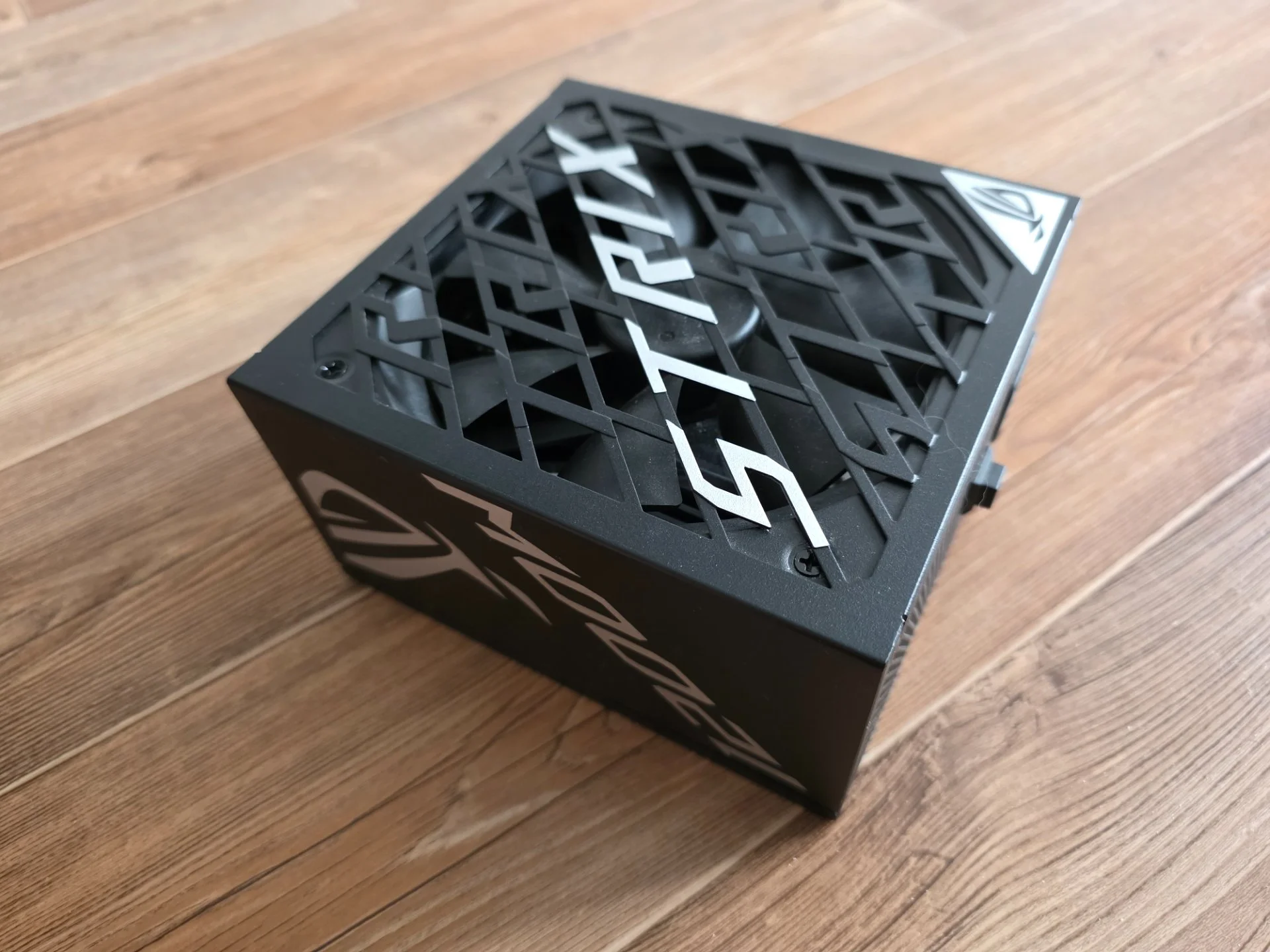 Блок питания asus ROG strix 1200W Platinum - изображение 1