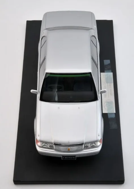 1993 Toyota Crown 133 Limited Edition 12/100, 1/18 - миниатюра 4