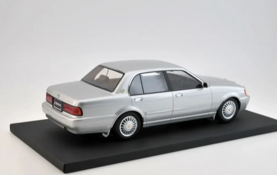 1993 Toyota Crown 133 Limited Edition 12/100, 1/18 - миниатюра 7