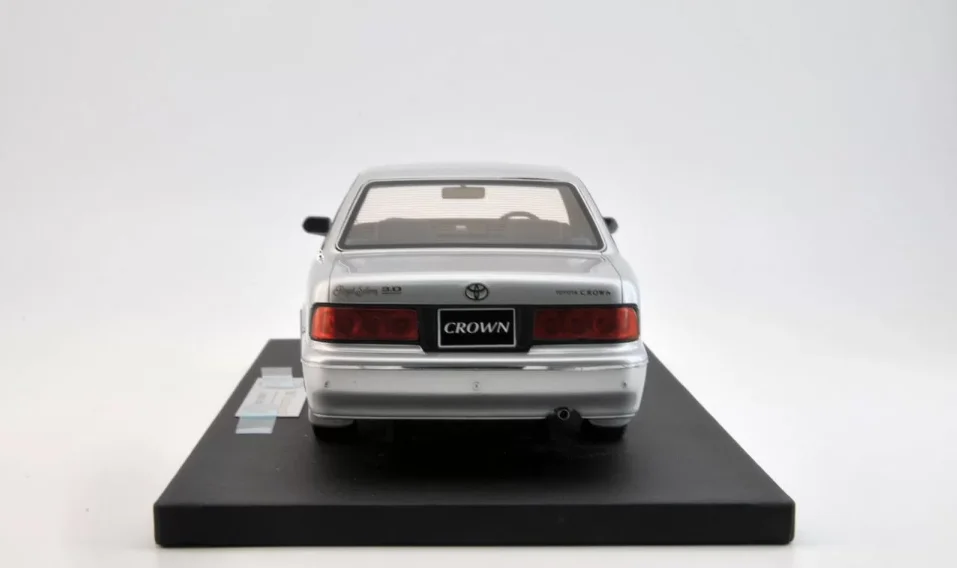 1993 Toyota Crown 133 Limited Edition 12/100, 1/18 - миниатюра 9