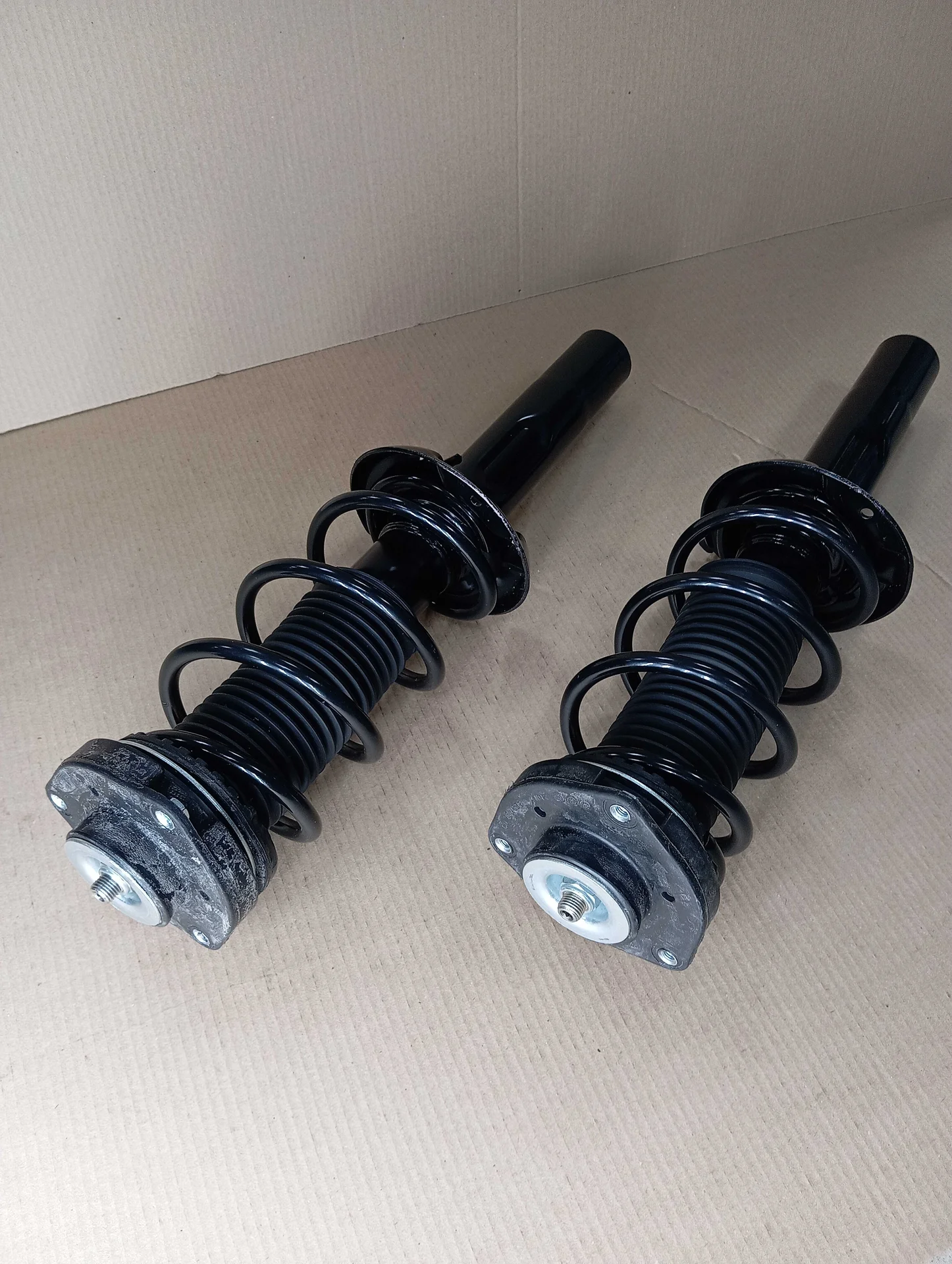 Комплект новых стойка в сборе VW Jetta Golf 5 Skoda Octavia 2 - изображение 1
