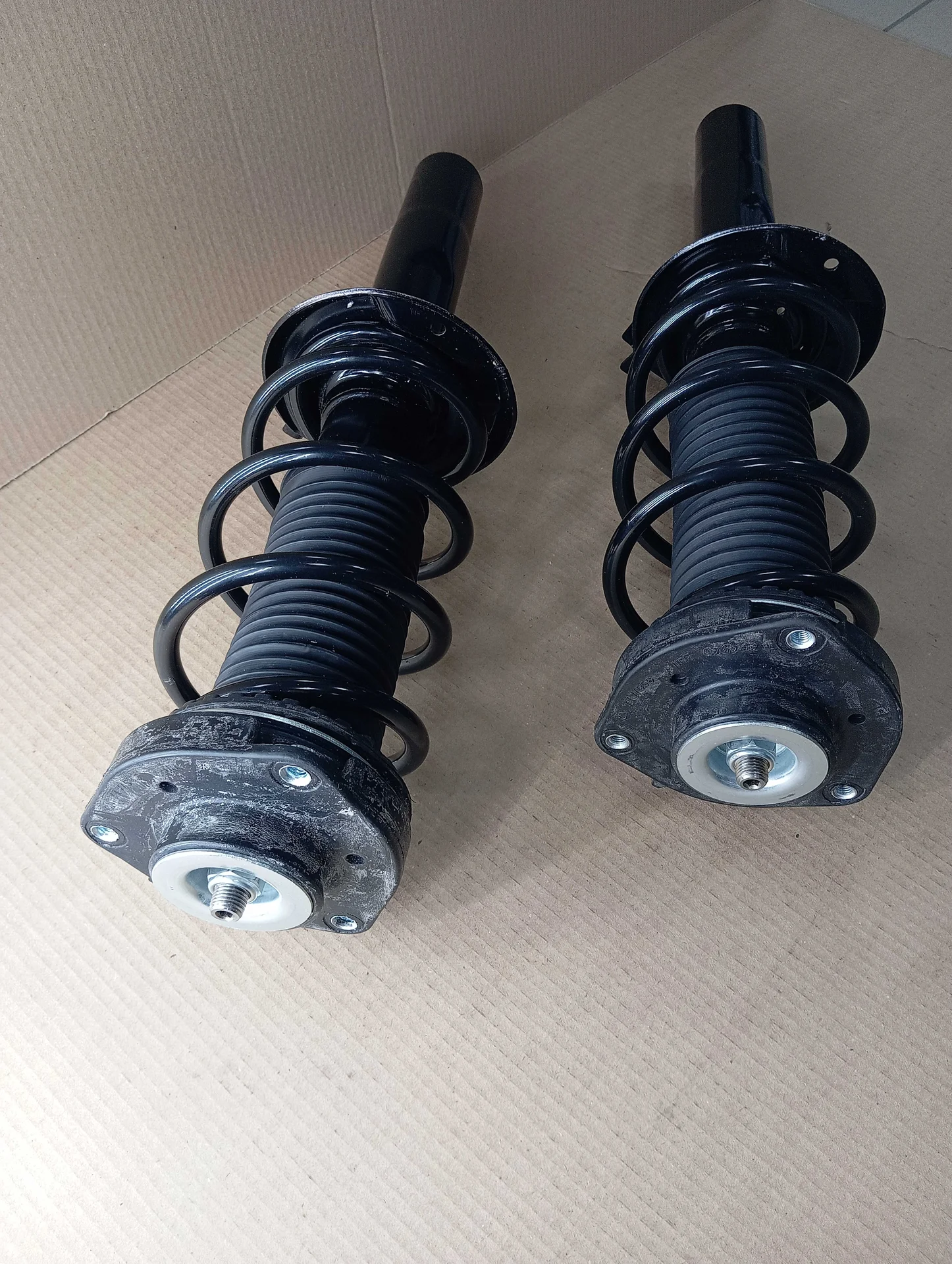 Комплект новых стойка в сборе VW Jetta Golf 5 Skoda Octavia 2 - миниатюра 2