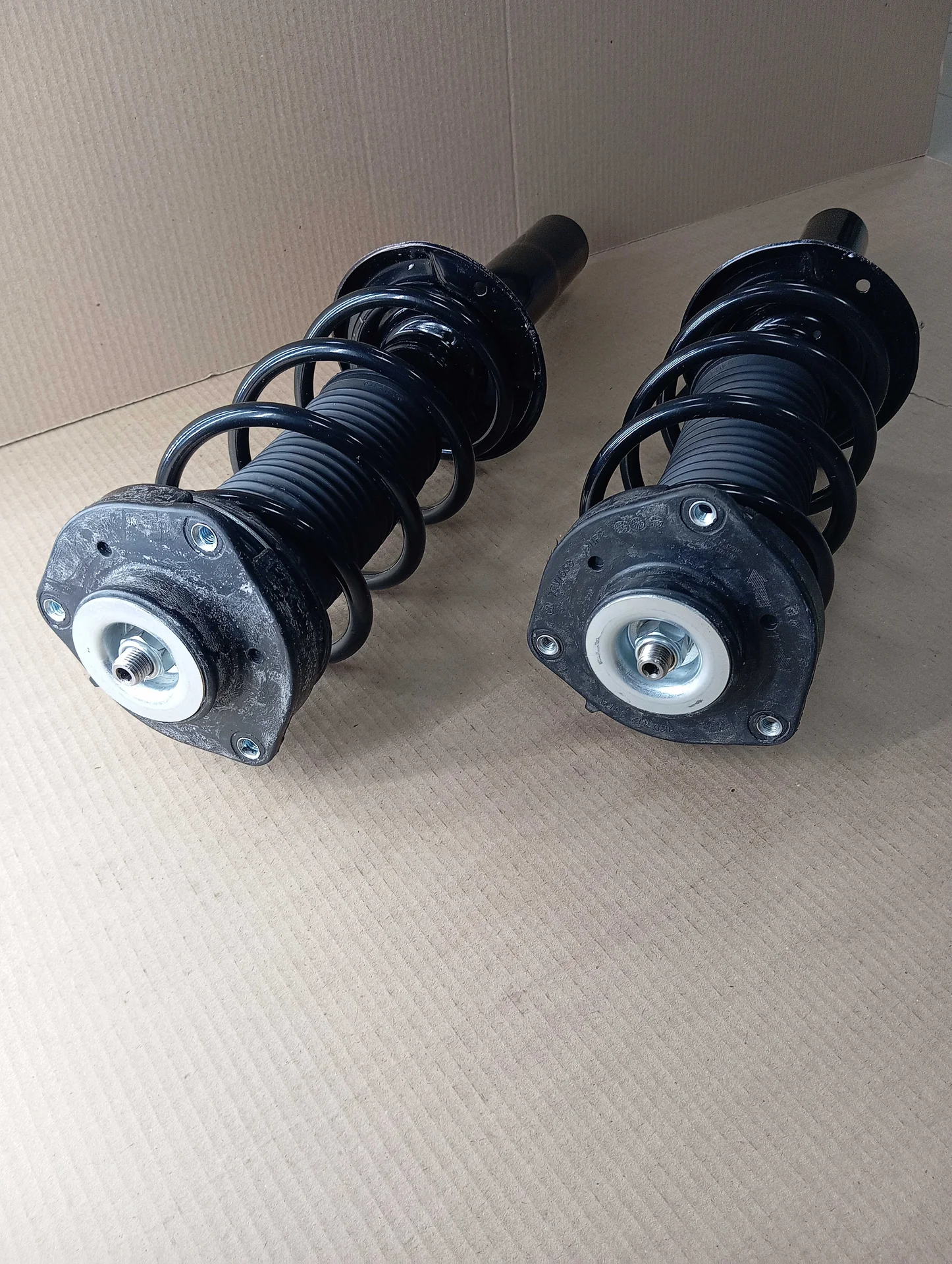 Комплект новых стойка в сборе VW Jetta Golf 5 Skoda Octavia 2 - миниатюра 3