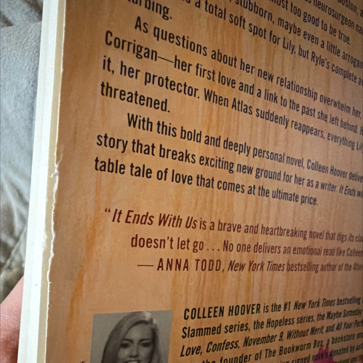 Книга на английском Coleen Hoover It ends with us - миниатюра 3