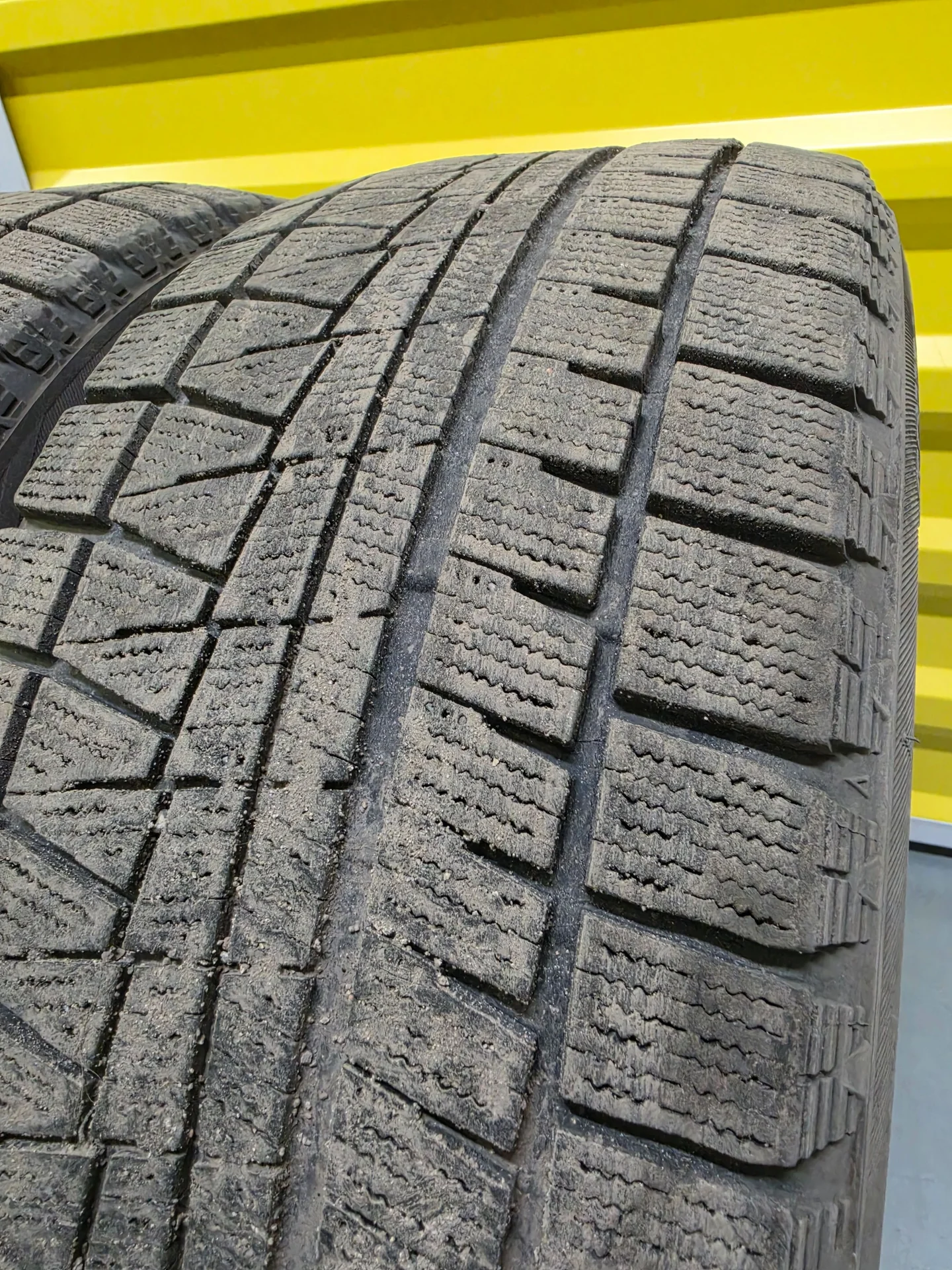 Bridgestone revo gz 225 50 17 - миниатюра 2