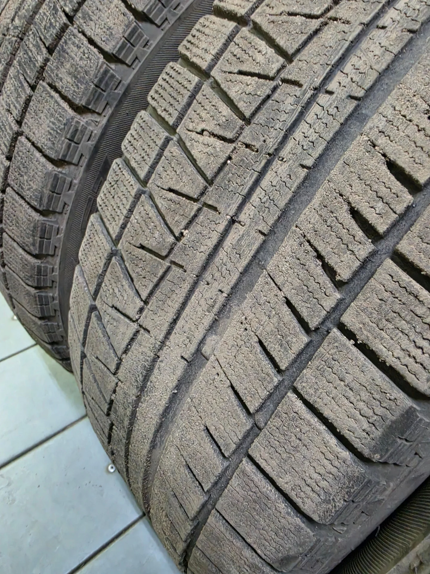 Bridgestone revo gz 225 50 17 - миниатюра 4