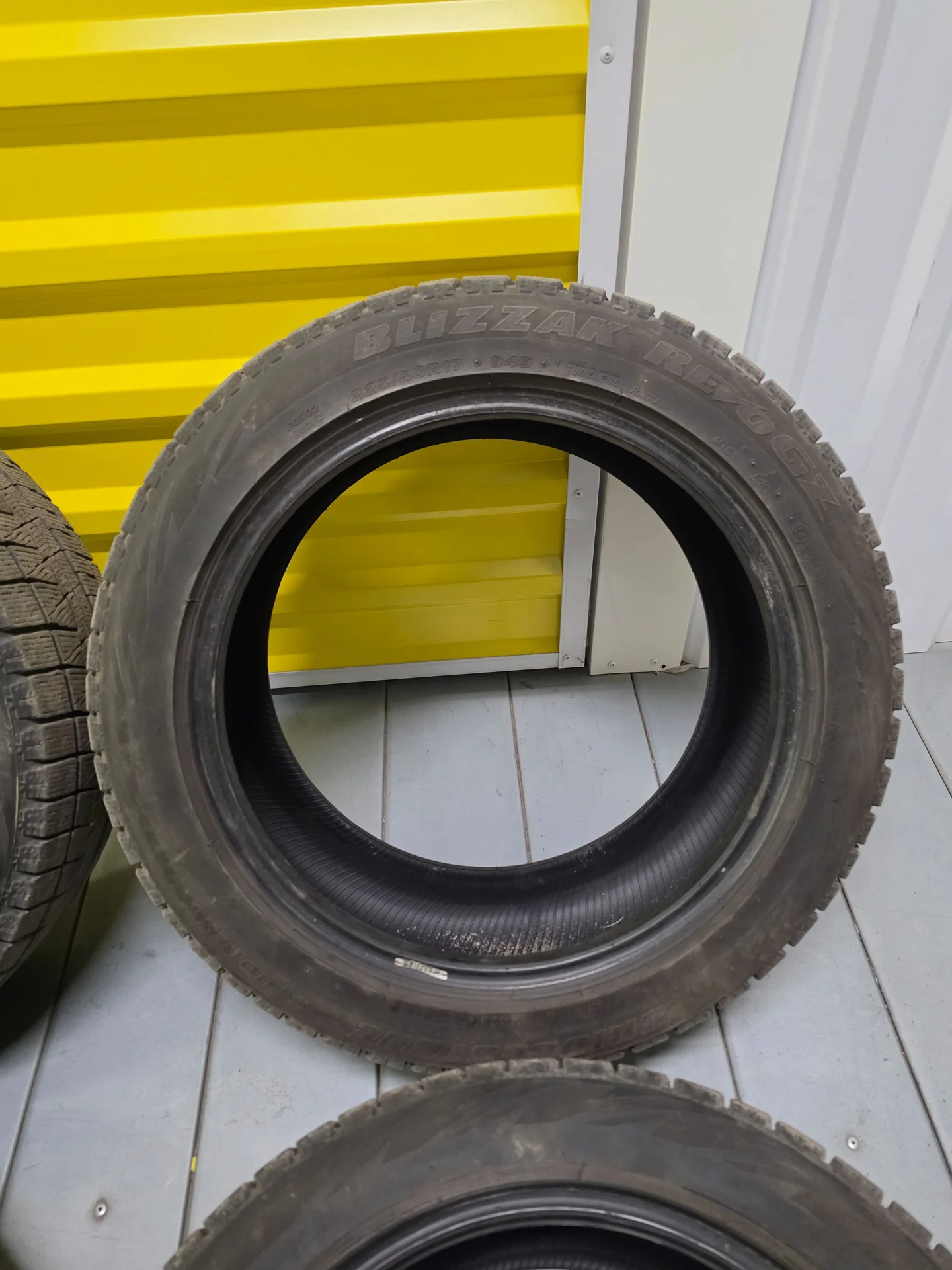 Bridgestone revo gz 225 50 17 - миниатюра 9
