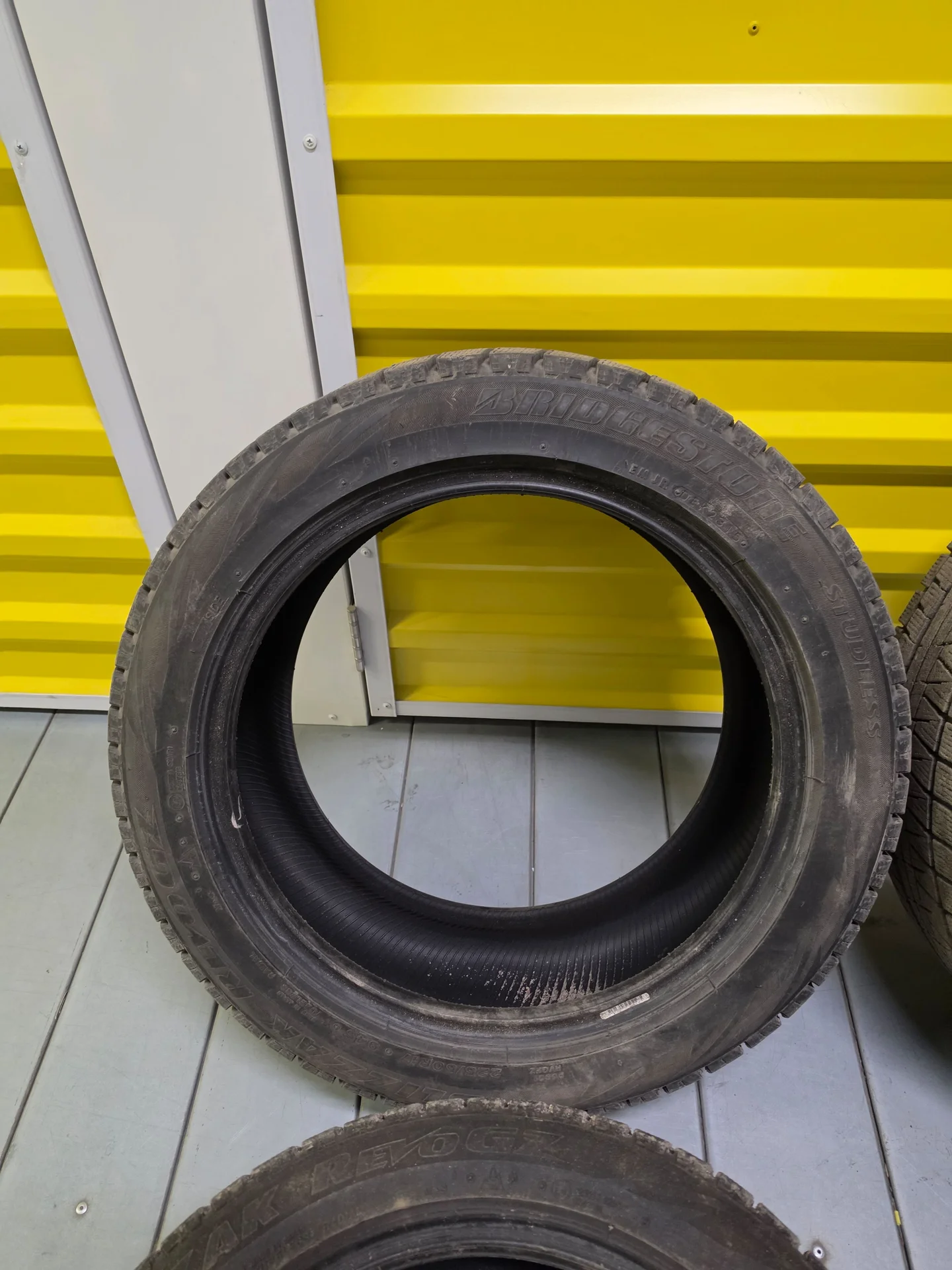 Bridgestone revo gz 225 50 17 - миниатюра 10