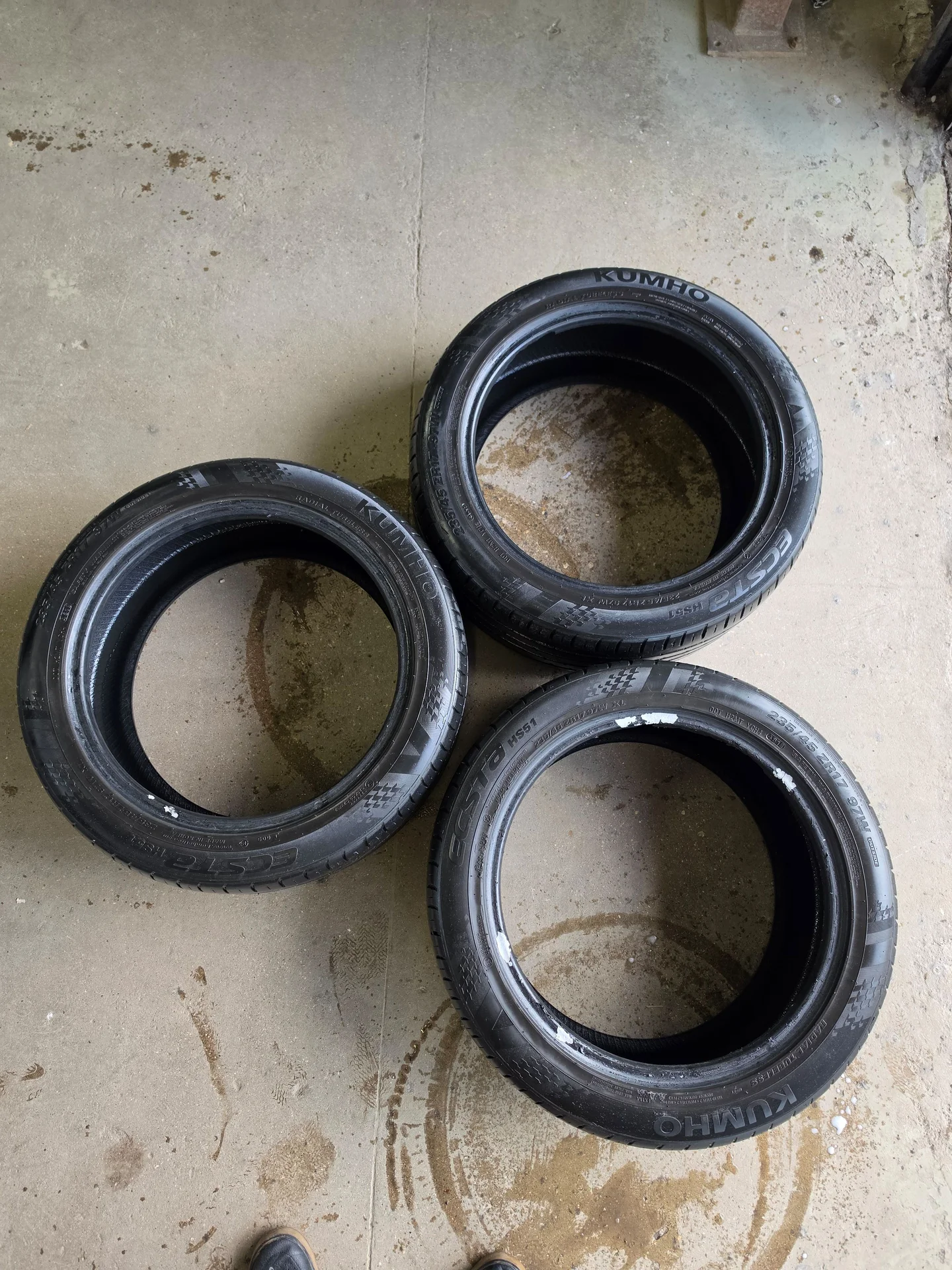 Шины kumho 235/45 17 - изображение 1