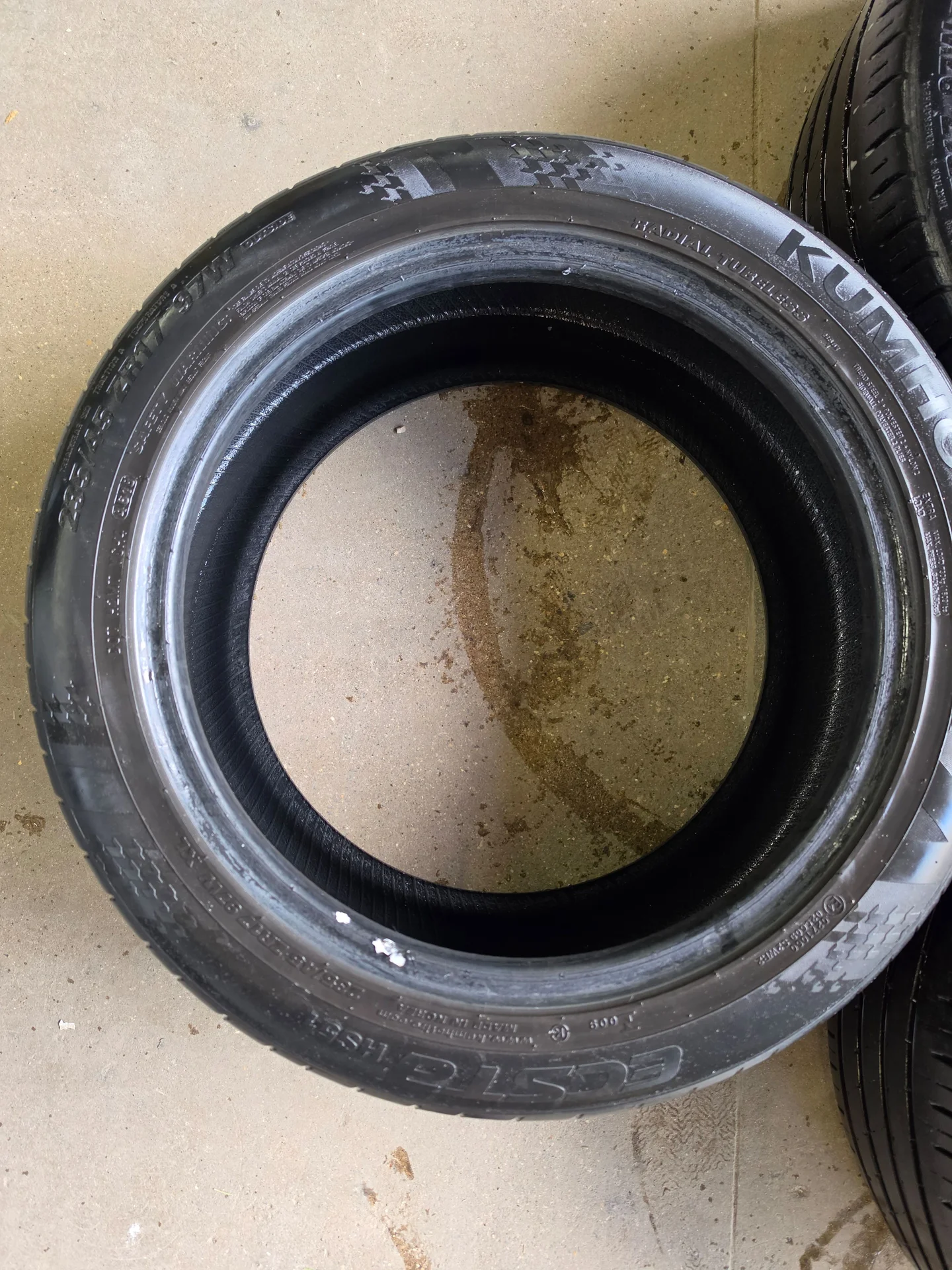 Шины kumho 235/45 17 - миниатюра 2