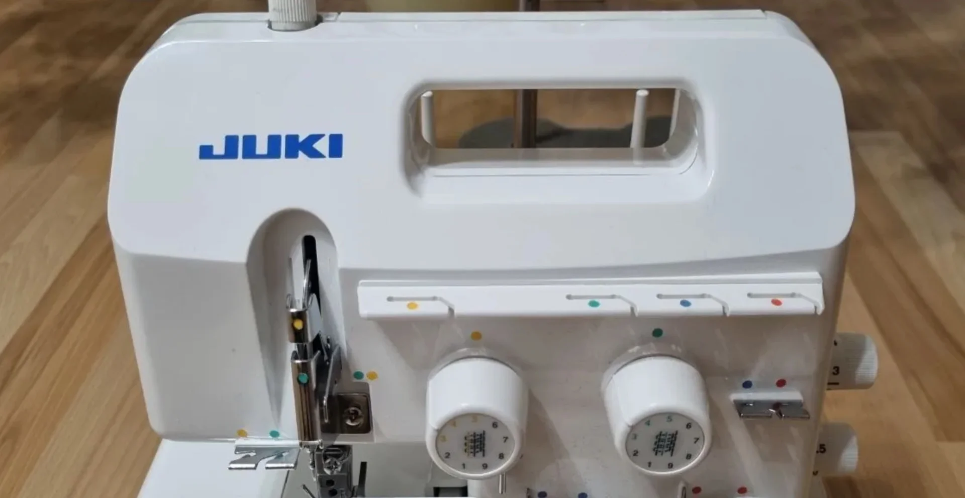 Оверлок Juki mo 654de - миниатюра 4