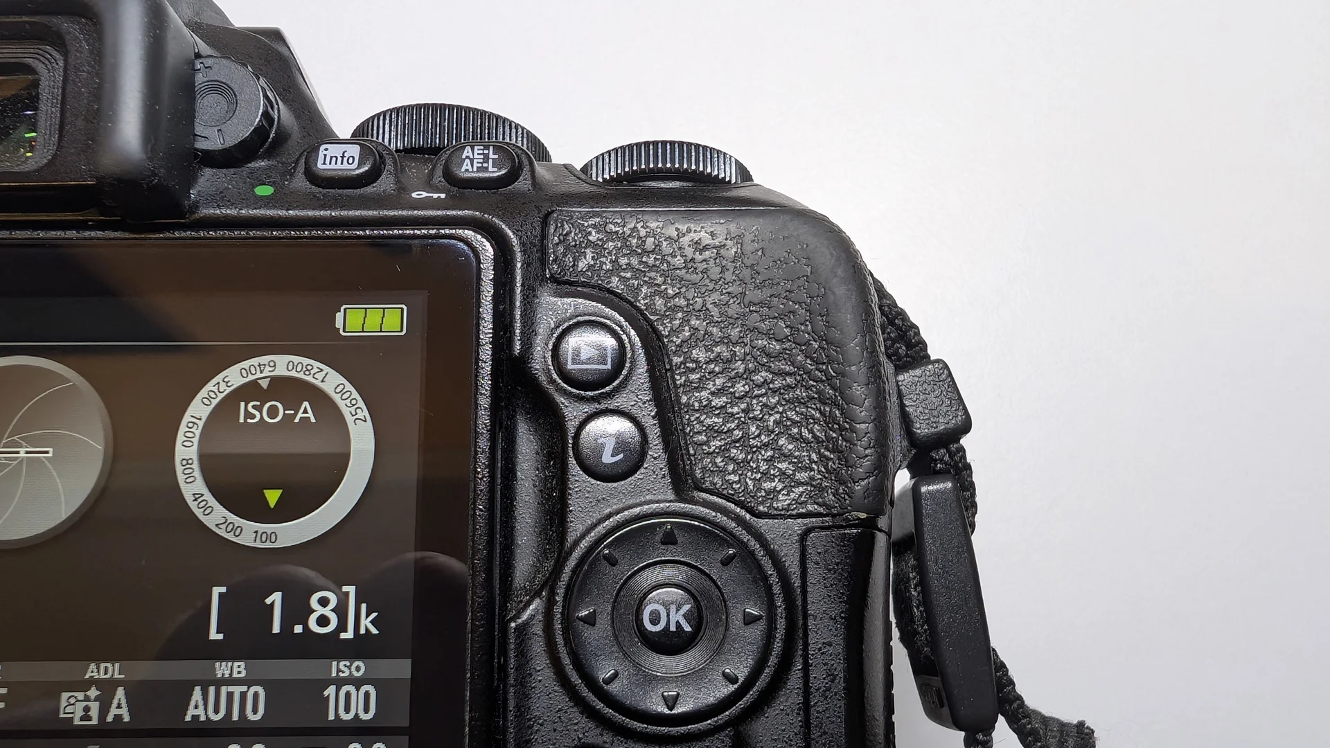 Фотоаппарат Nikon D5600 + DX 35mm 1.8G - миниатюра 3