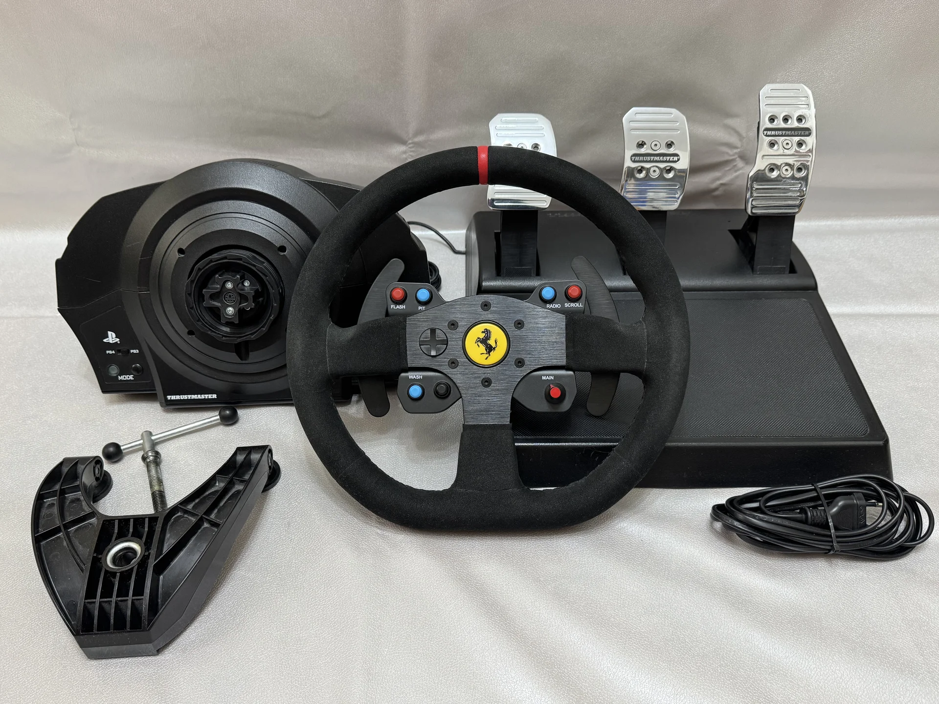 Игровой руль ThrustMaster T300 Alcantara - изображение 1