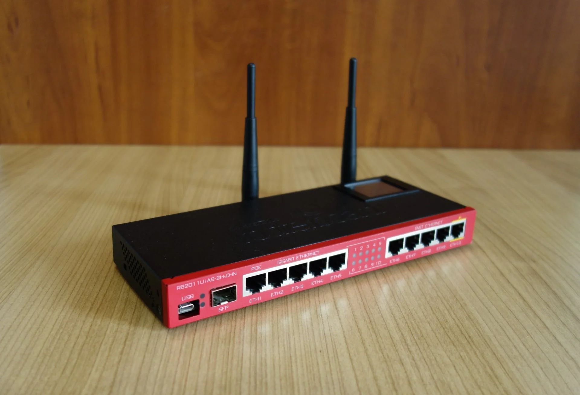 Wi-Fi роутер MikroTik RB2011UiAS-2HnD-IN - миниатюра 2