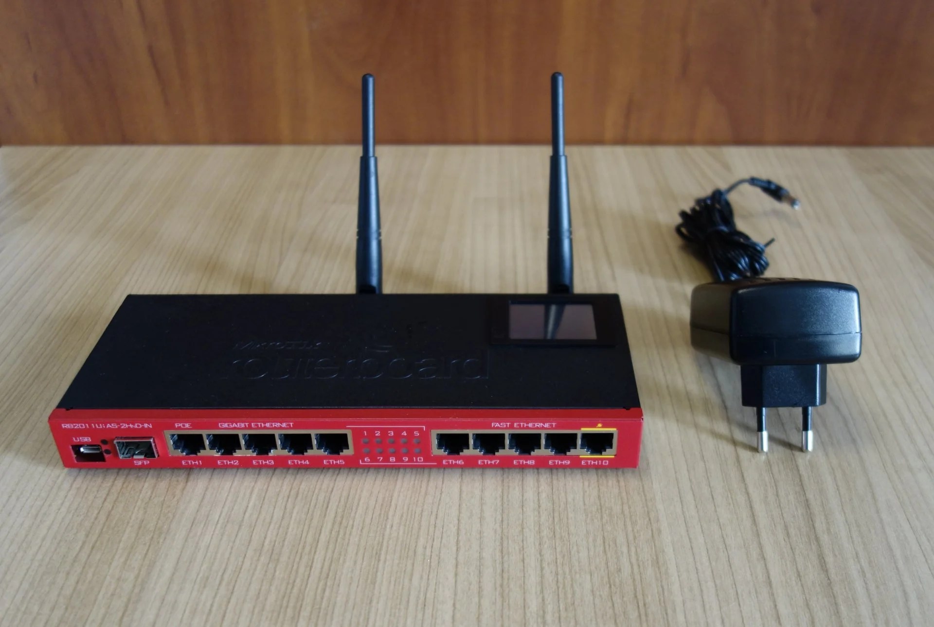 Wi-Fi роутер MikroTik RB2011UiAS-2HnD-IN - миниатюра 4