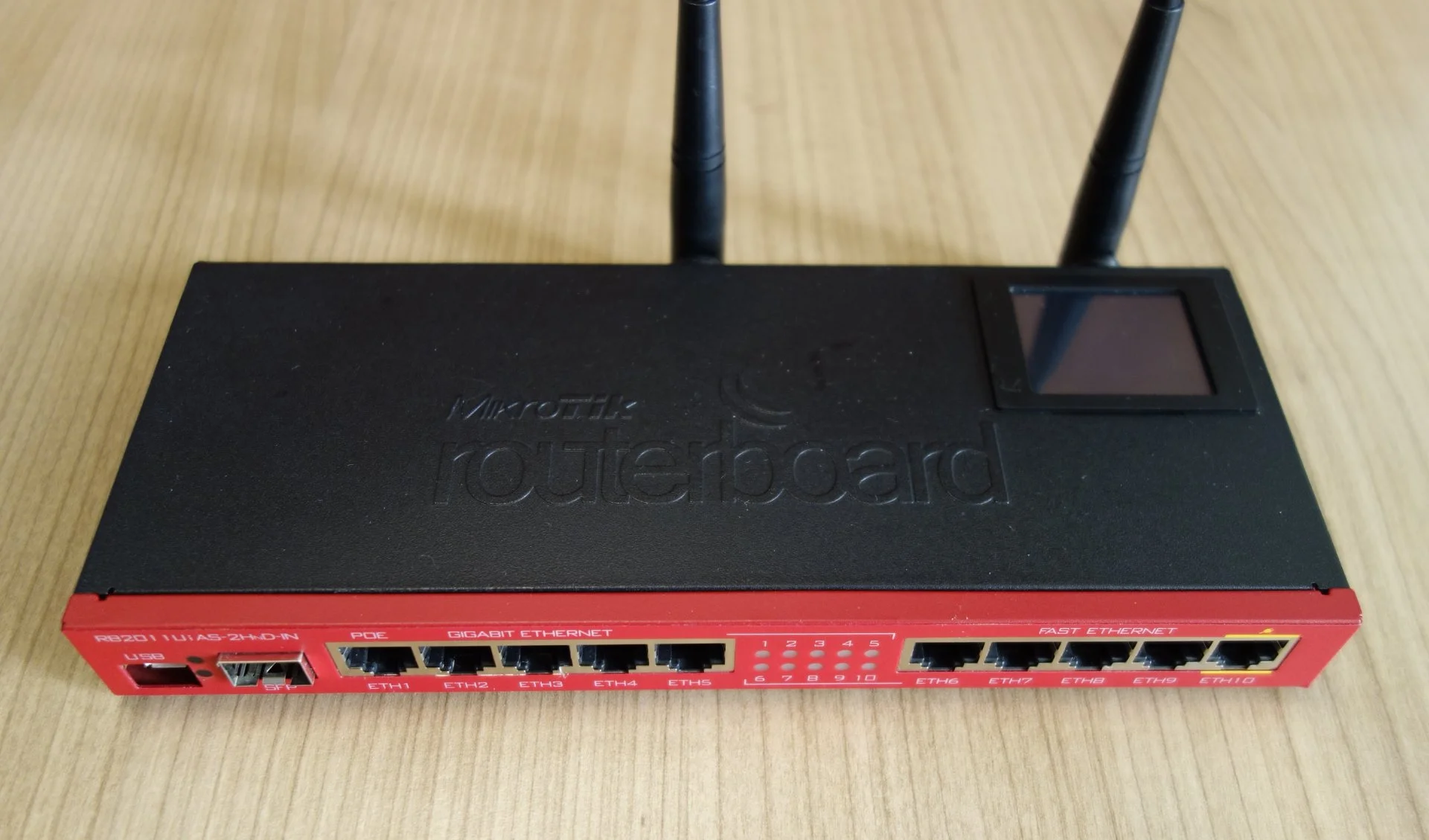 Wi-Fi роутер MikroTik RB2011UiAS-2HnD-IN - миниатюра 5