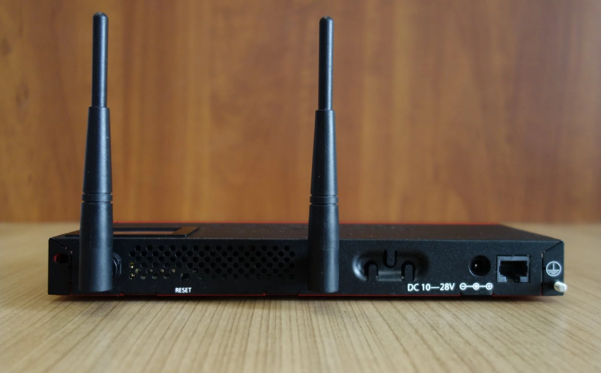 Wi-Fi роутер MikroTik RB2011UiAS-2HnD-IN - миниатюра 7