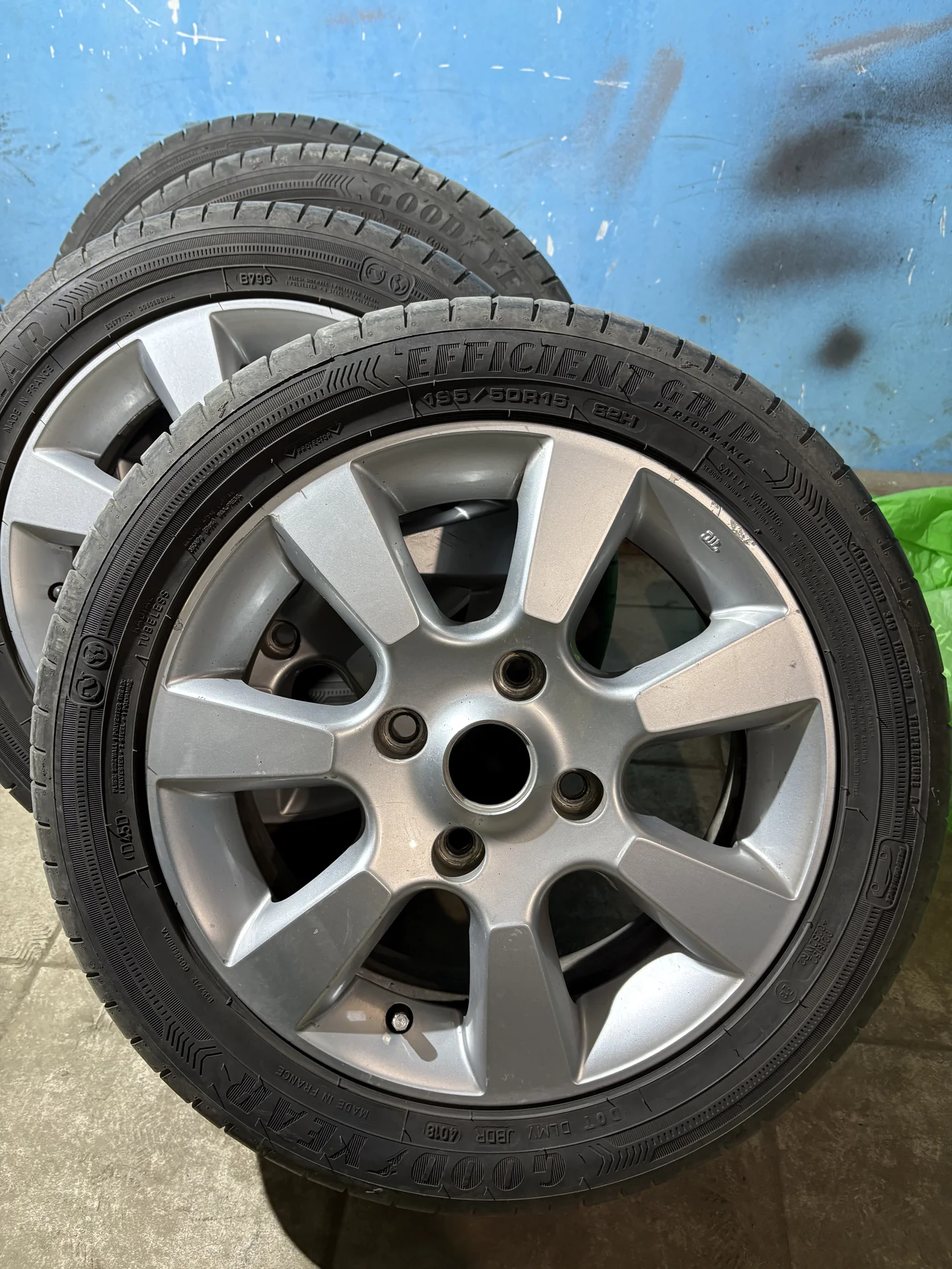 Резина летняя Goodyear Efficient Grip 195/50 r15 - изображение 1