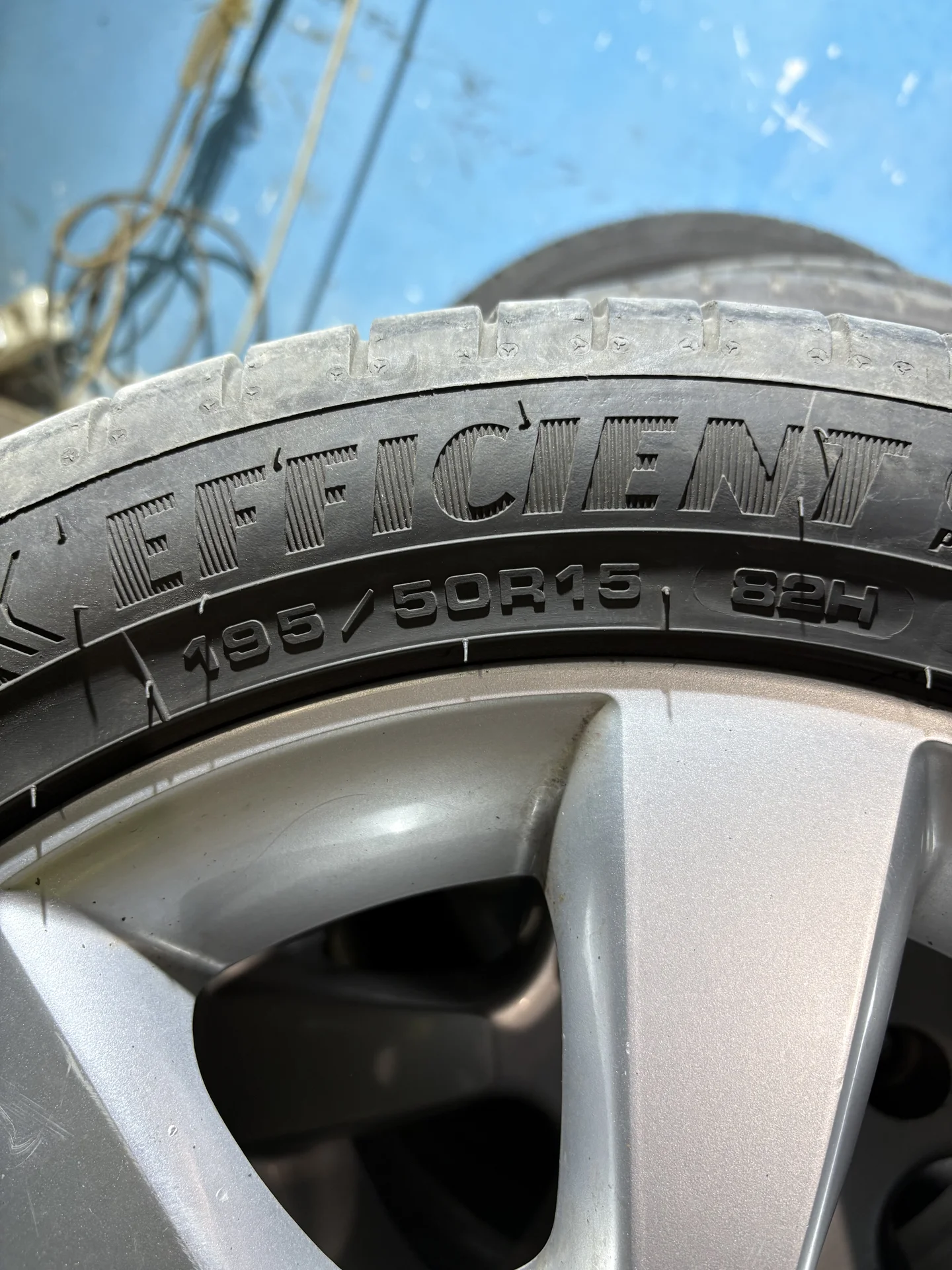 Резина летняя Goodyear Efficient Grip 195/50 r15 - миниатюра 3