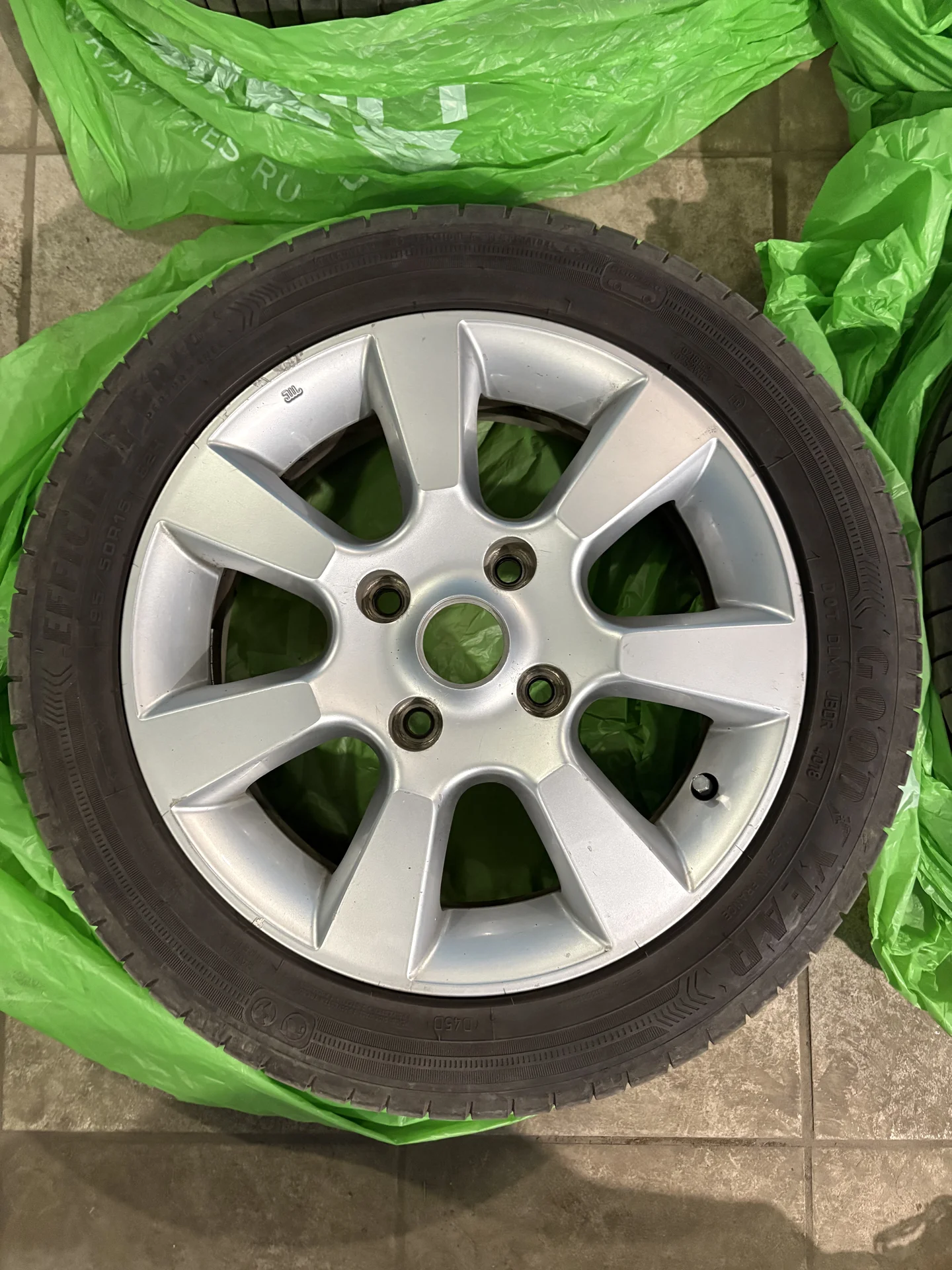 Резина летняя Goodyear Efficient Grip 195/50 r15 - миниатюра 9
