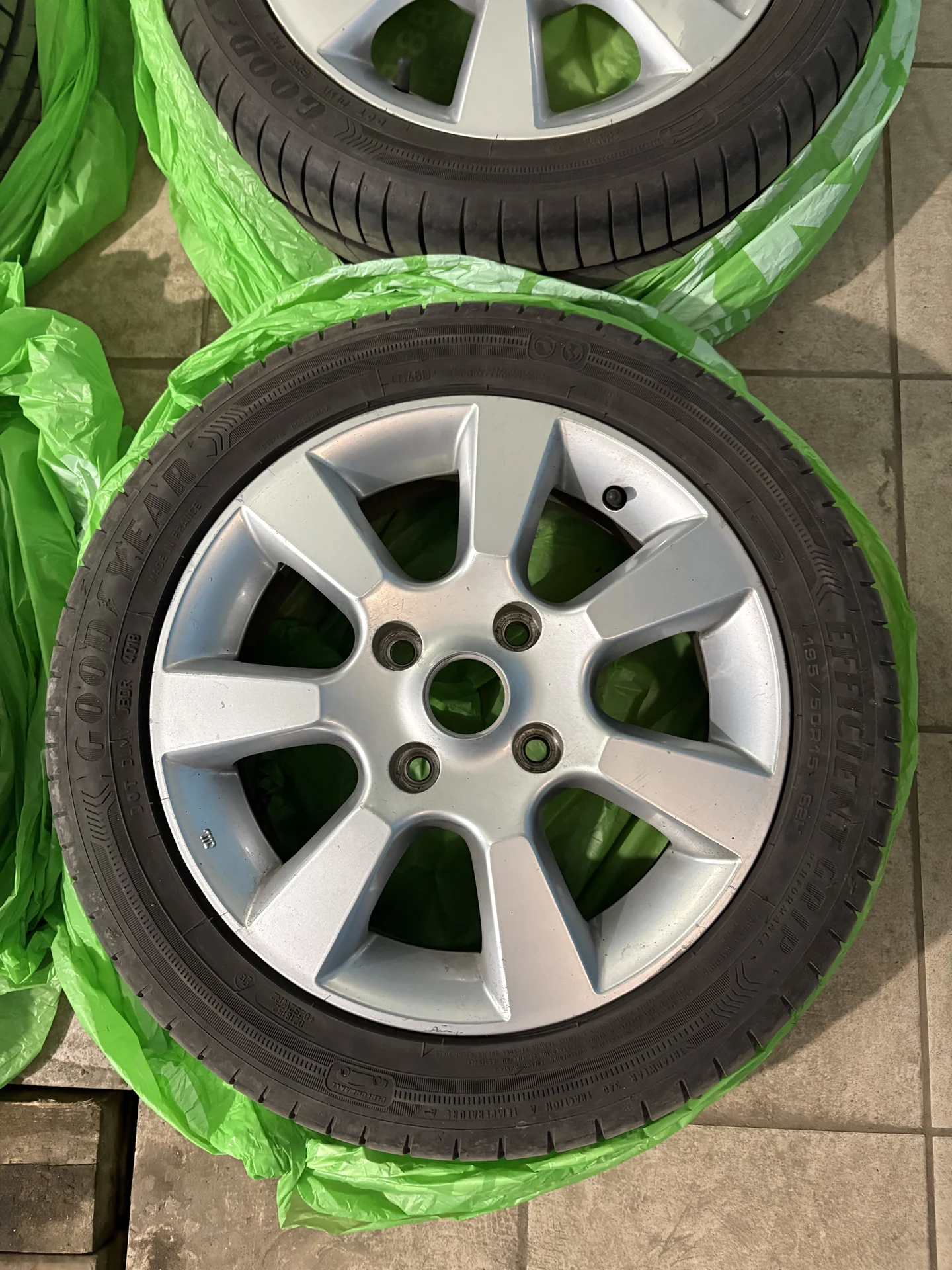 Резина летняя Goodyear Efficient Grip 195/50 r15 - миниатюра 11