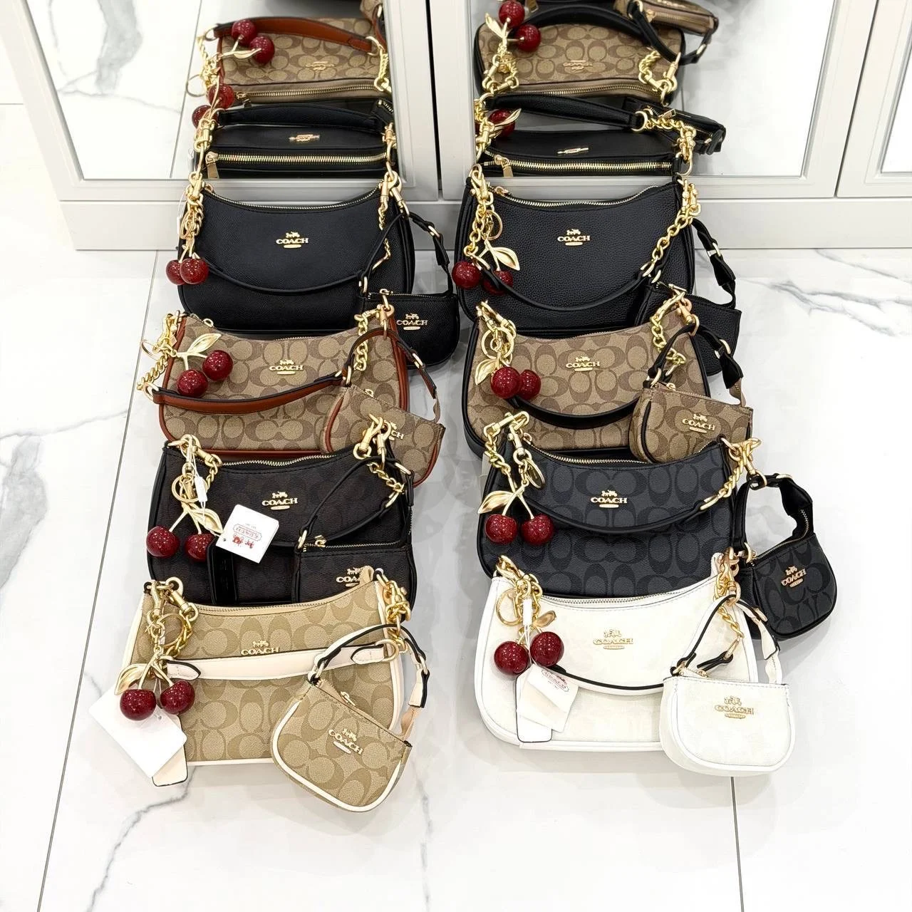 Сумка Coach брелок вишенки монетница - изображение 1