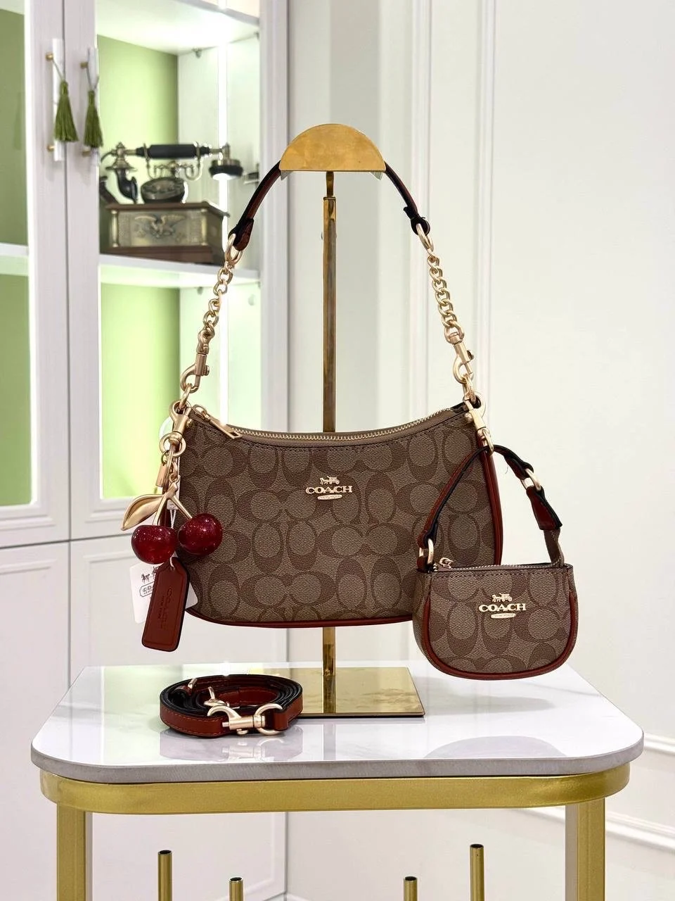 Сумка Coach брелок вишенки монетница - миниатюра 2