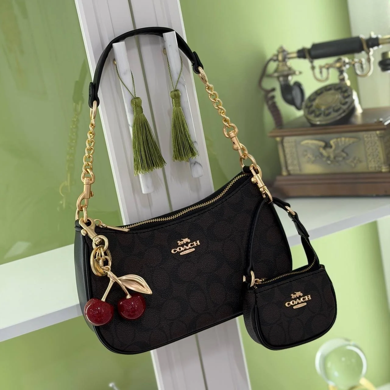 Сумка Coach брелок вишенки монетница - миниатюра 7