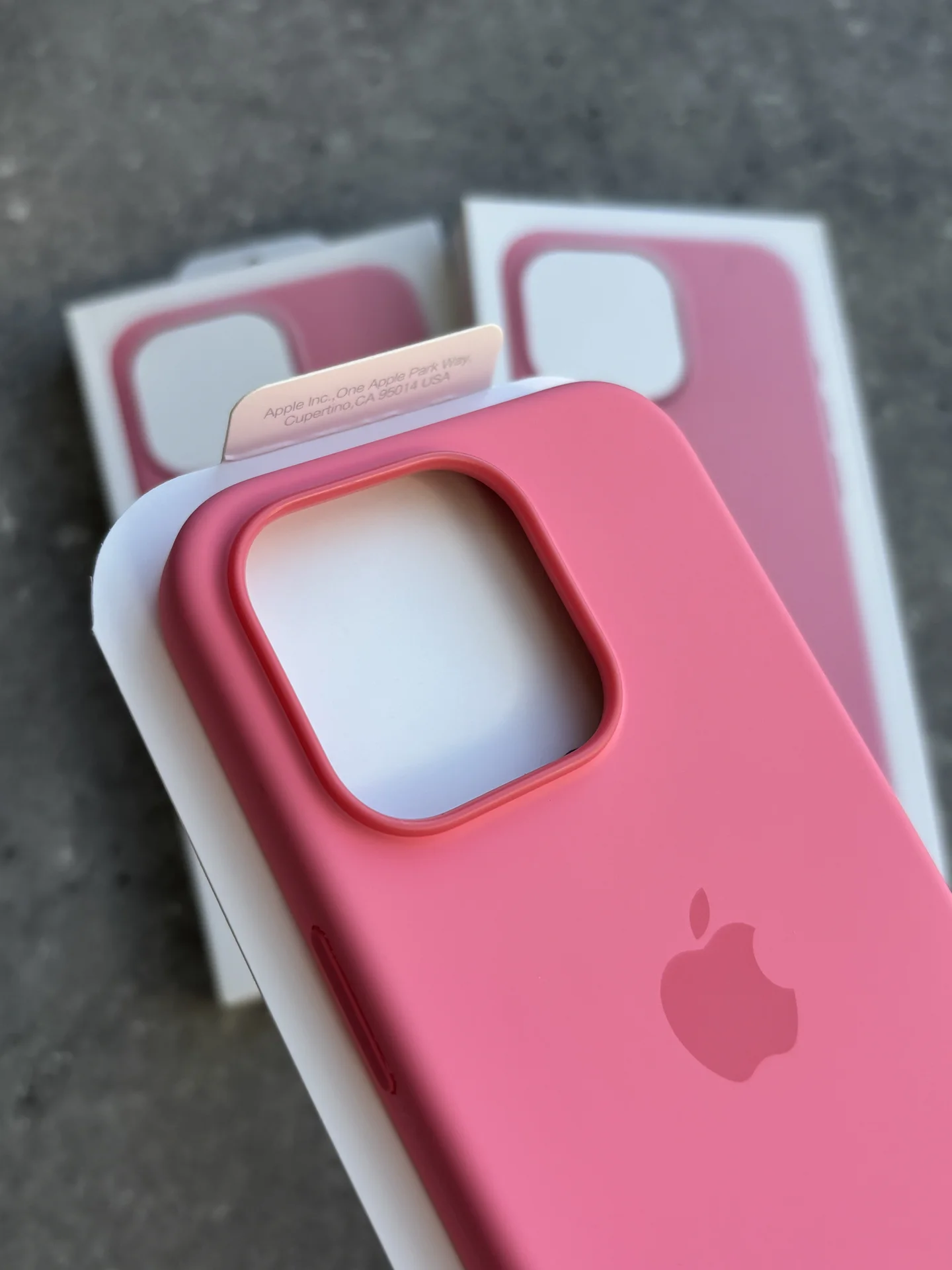Чехол Silicon Case iPhone 15 Pro Pink розовый - миниатюра 2