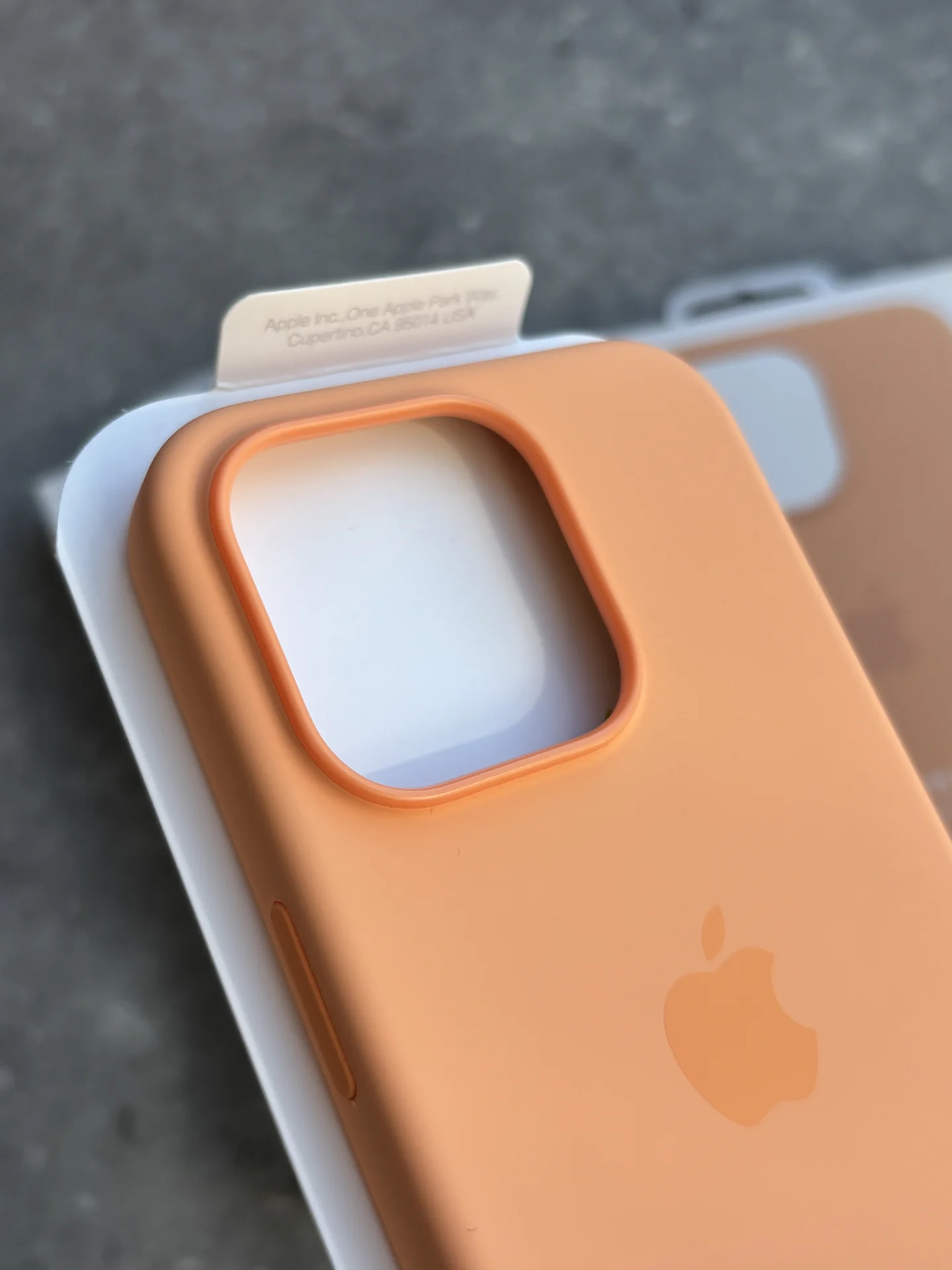 Чехол Silicon Case iPhone 15 Pro Orange оранжевый - миниатюра 2
