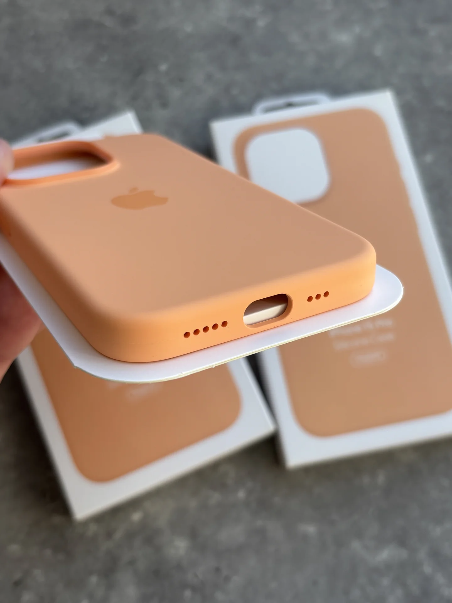 Чехол Silicon Case iPhone 15 Pro Orange оранжевый - миниатюра 4